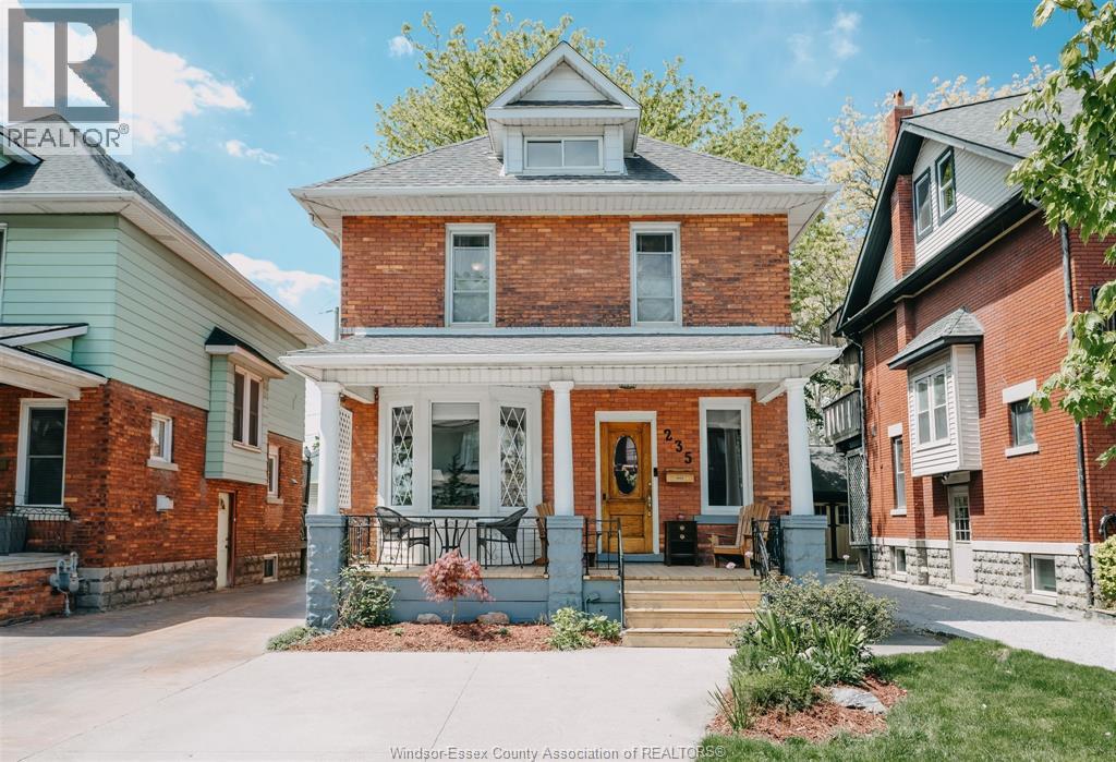 MLS# 26011654: 235 Oak AVENUE, Windsor, Canada