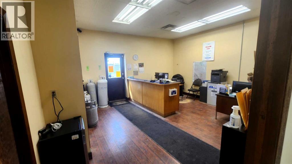 6709c Goldenwest Avenue, Red Deer, Alberta  T4P 1A7 - Photo 8 - A2222525