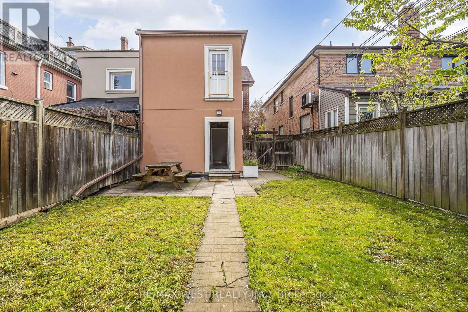 404 Manning Avenue, Toronto, Ontario  M6G 2V7 - Photo 12 - C13150550