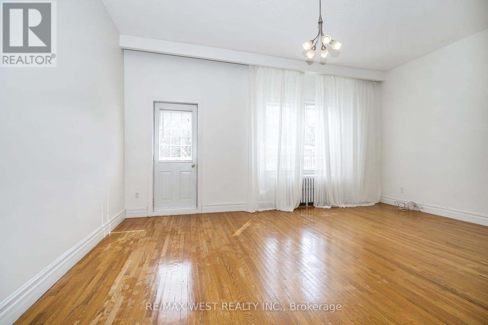 404 Manning Avenue, Toronto, Ontario  M6G 2V7 - Photo 20 - C13150550