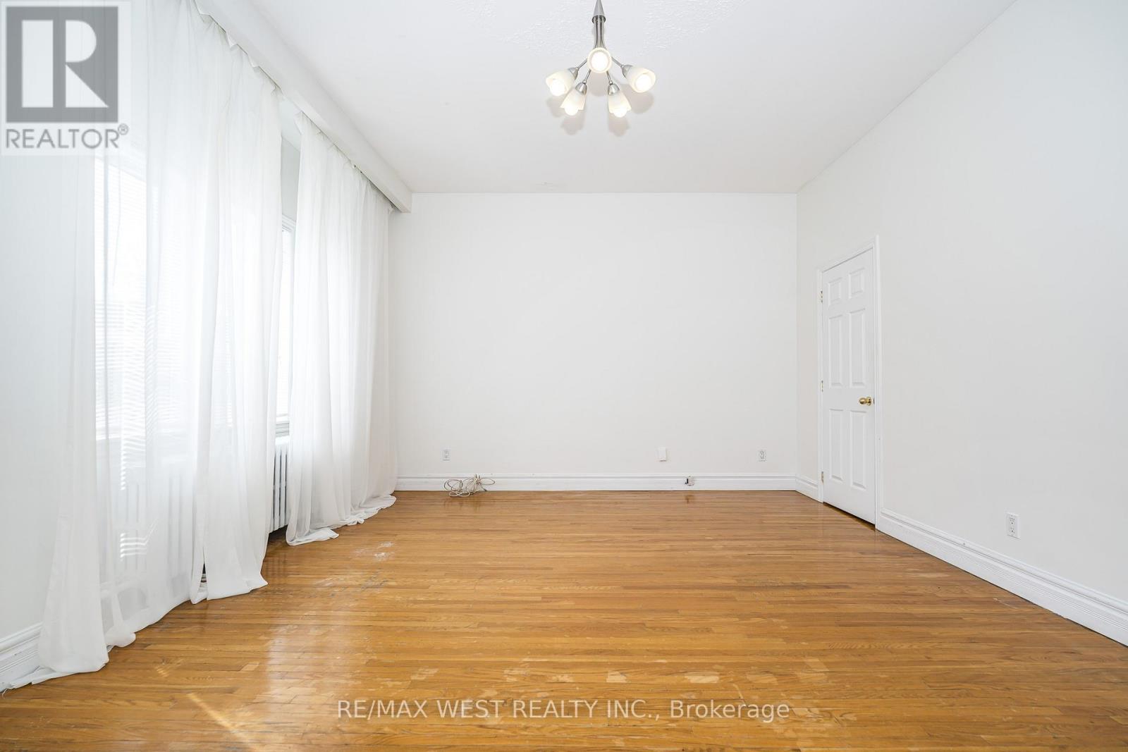 404 Manning Avenue, Toronto, Ontario  M6G 2V7 - Photo 21 - C13150550