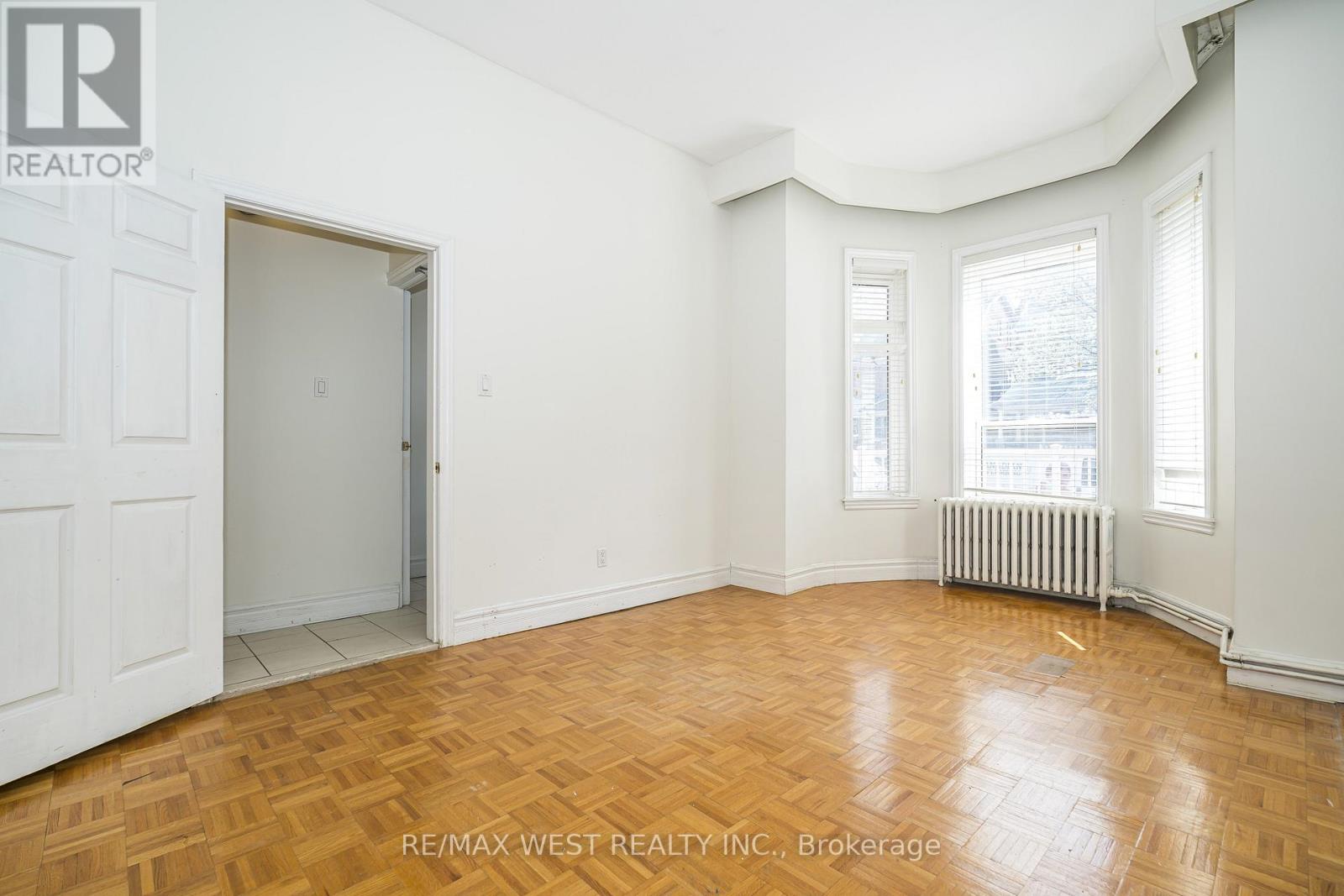 404 Manning Avenue, Toronto, Ontario  M6G 2V7 - Photo 4 - C13150550