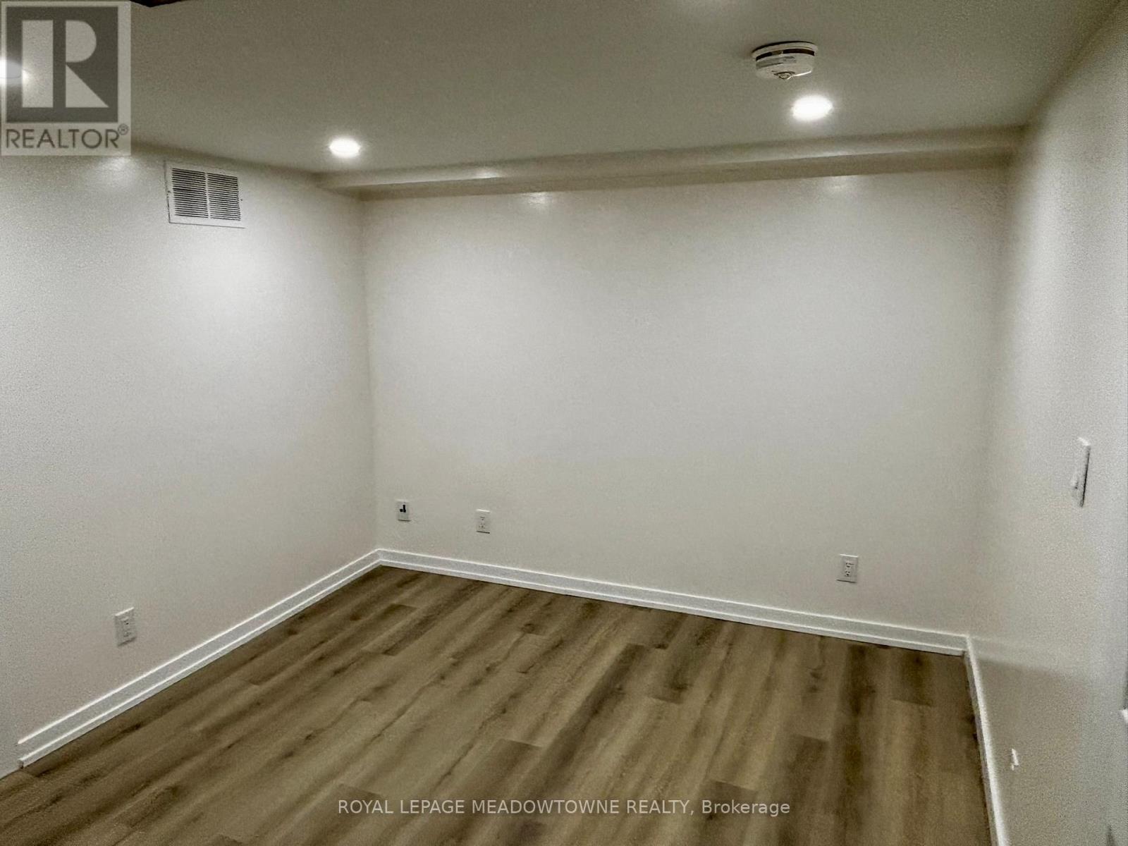 Basement B - 736 Sunnypoint Drive, Newmarket, Ontario  L3Y 2Z8 - Photo 9 - N12968056