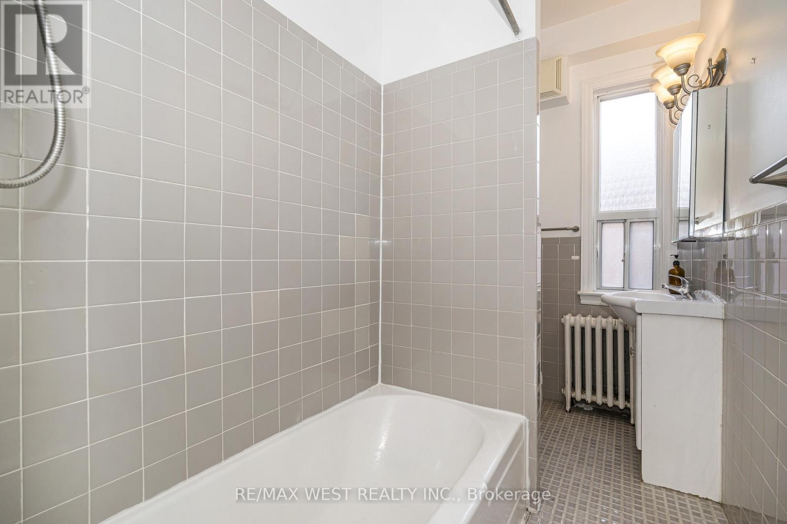 404 Manning Avenue, Toronto, Ontario  M6G 2V7 - Photo 26 - C13150550