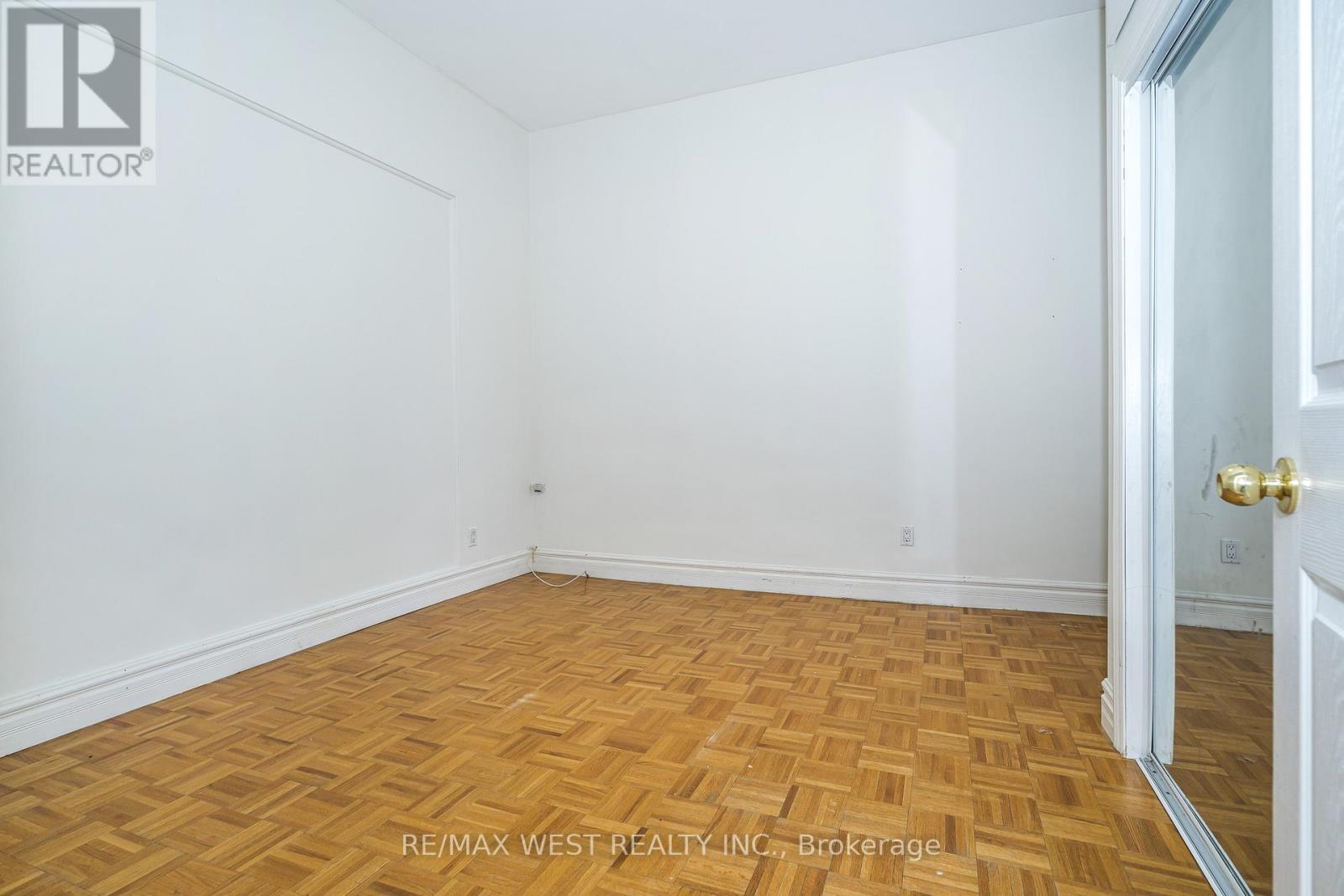 404 Manning Avenue, Toronto, Ontario  M6G 2V7 - Photo 5 - C13150550
