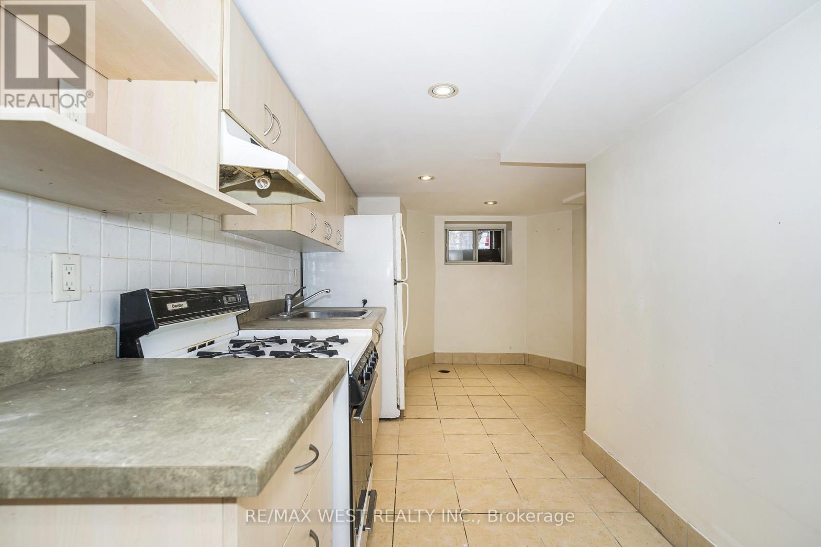 404 Manning Avenue, Toronto, Ontario  M6G 2V7 - Photo 32 - C13150550