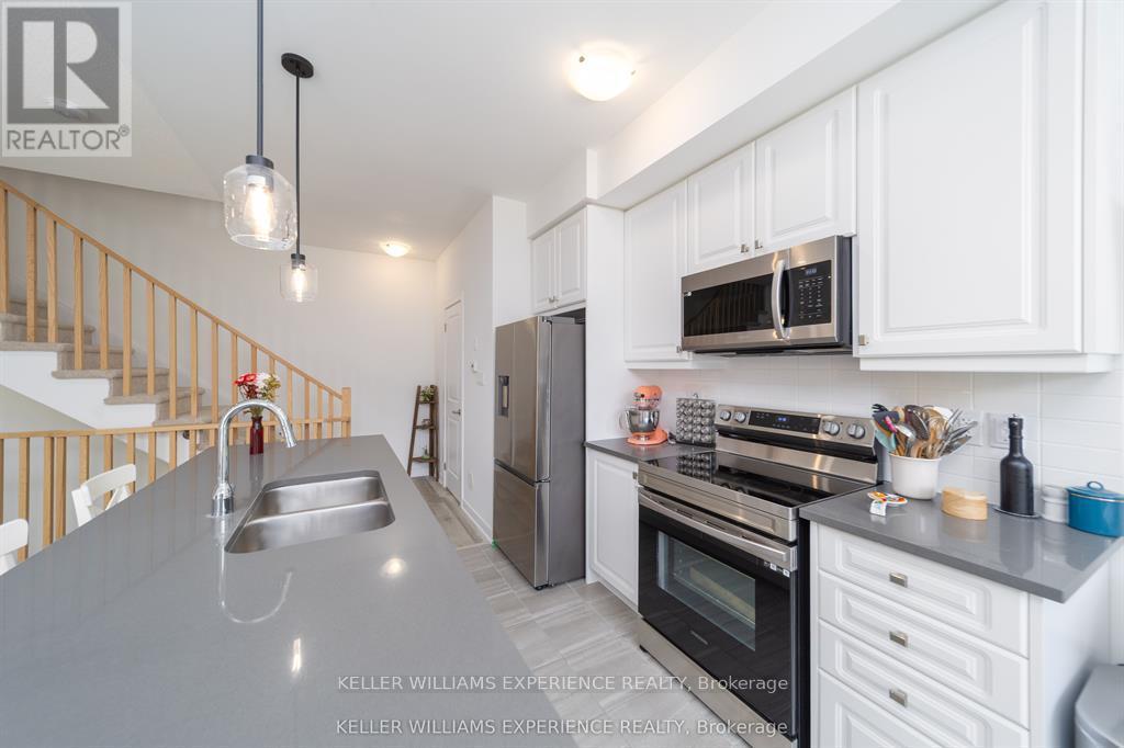 22 Red Maple Lane, Barrie, Ontario L9J 0N4 - Photo 6 - S13095136