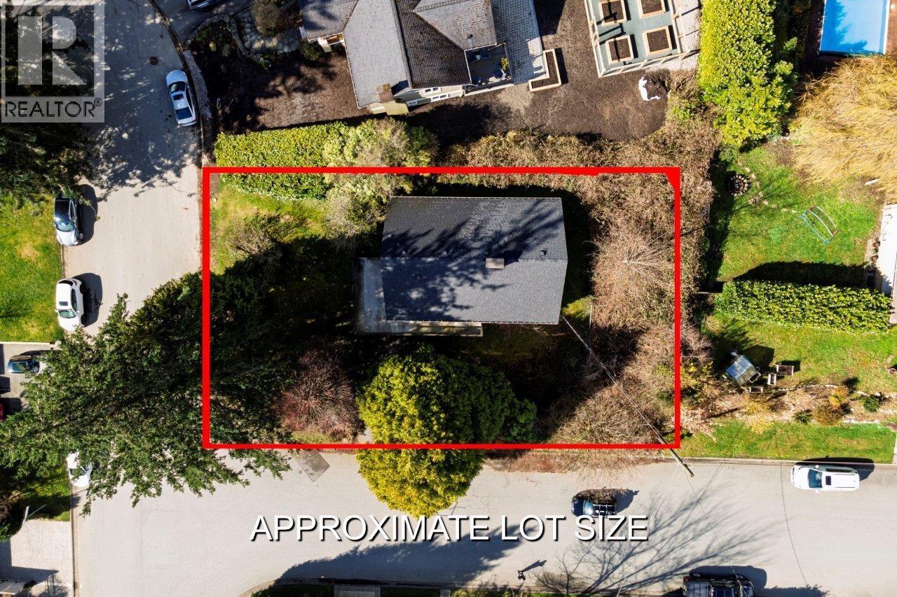 981 Friar Crescent, North Vancouver, British Columbia  V7G 1M8 - Photo 3 - R3100565
