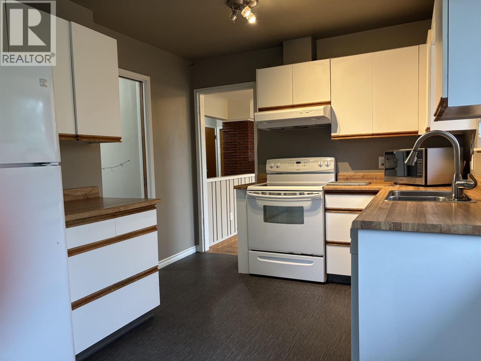 981 Friar Crescent, North Vancouver, British Columbia  V7G 1M8 - Photo 8 - R3100565