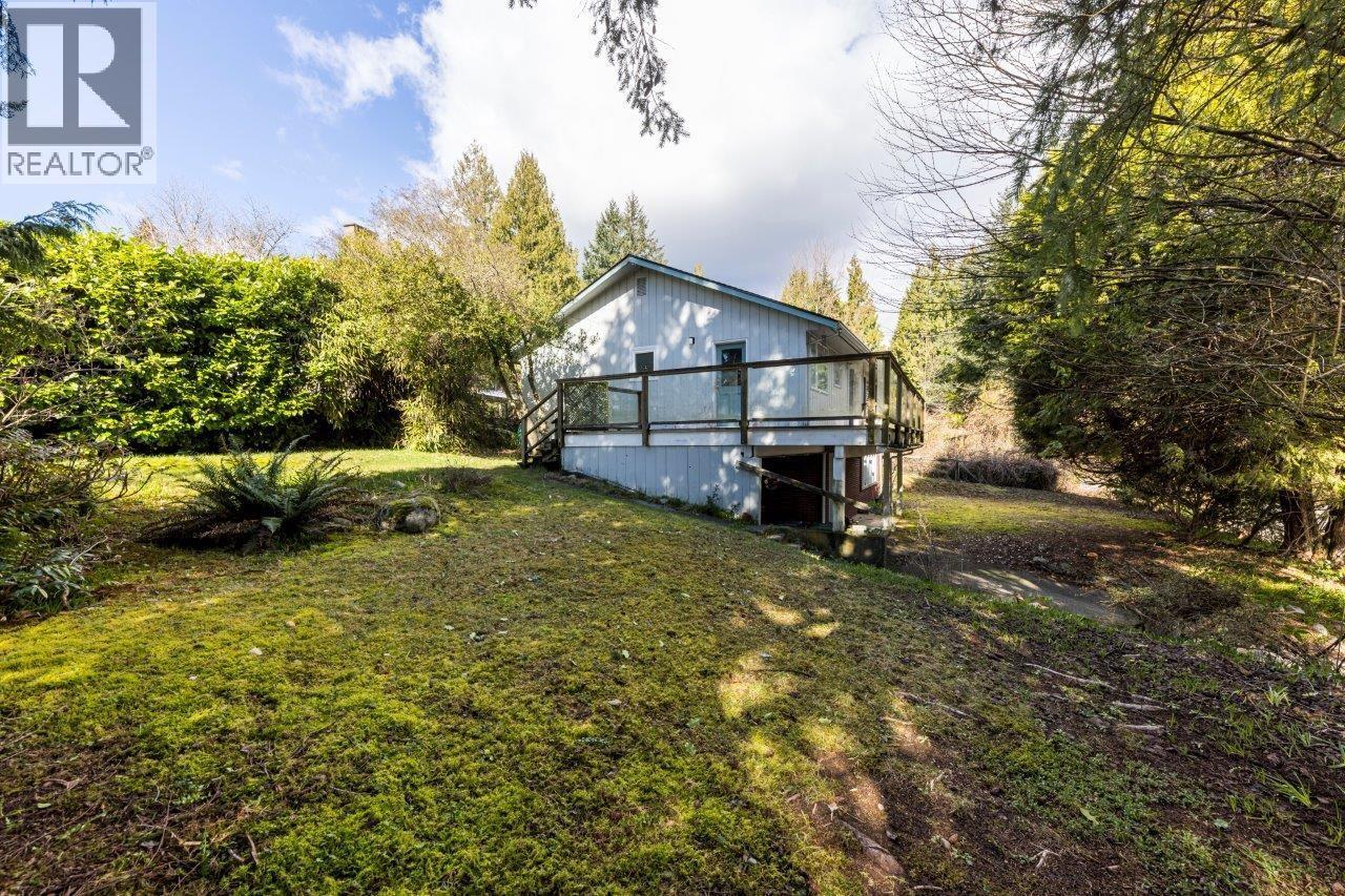 981 Friar Crescent, North Vancouver, British Columbia  V7G 1M8 - Photo 2 - R3100565