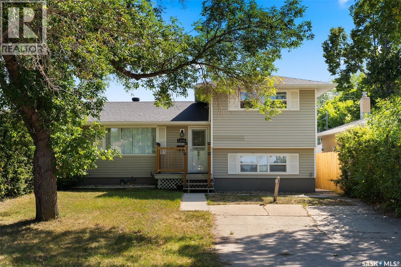 1341 9th Avenue N, Regina, Saskatchewan  S4R 0E6 - Photo 2 - SK036547