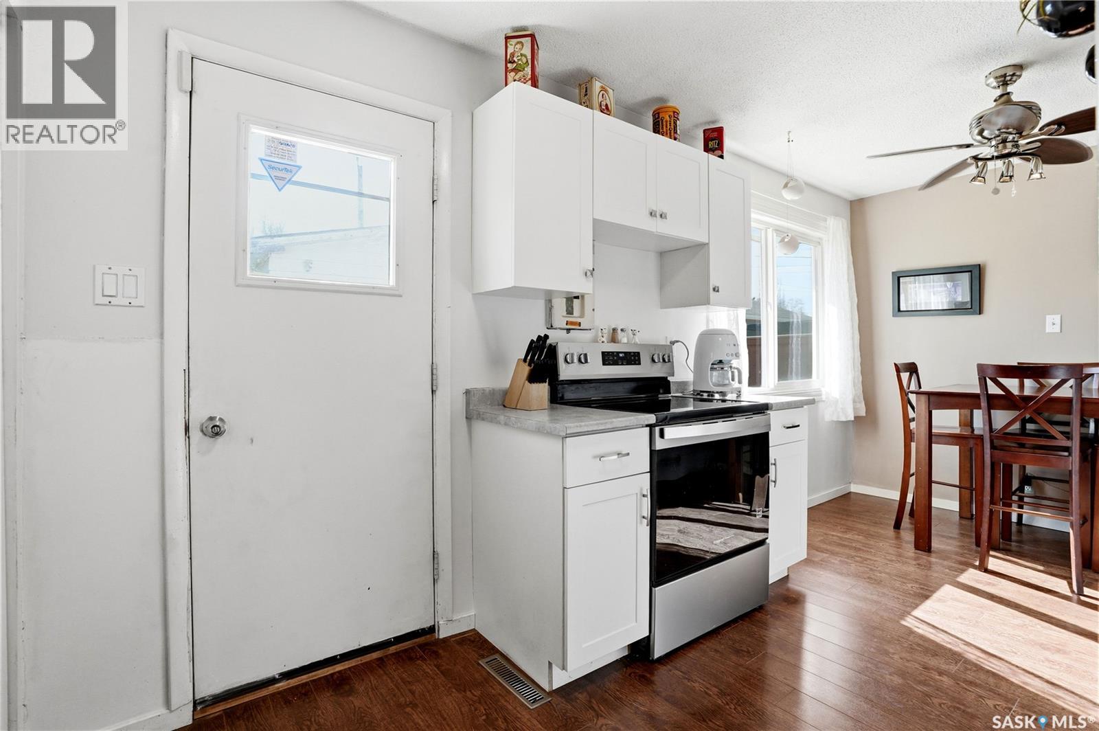 526 V Avenue S, Saskatoon, Saskatchewan  S7M 3E9 - Photo 8 - SK036534