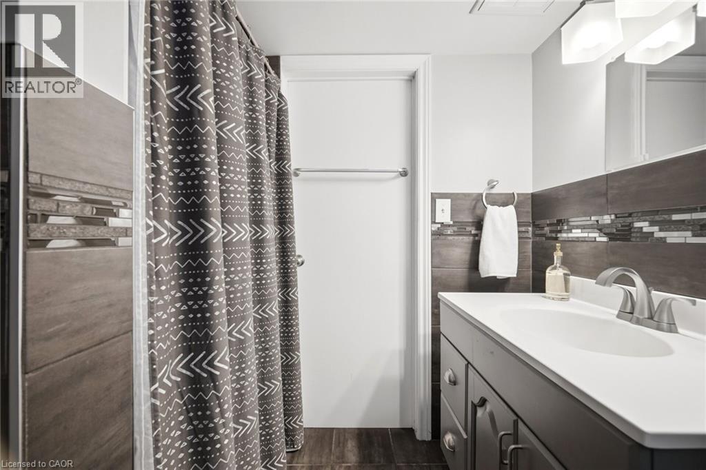 94 Clarendon Avenue, Hamilton, Ontario  L9A 3A3 - Photo 37 - 40831391