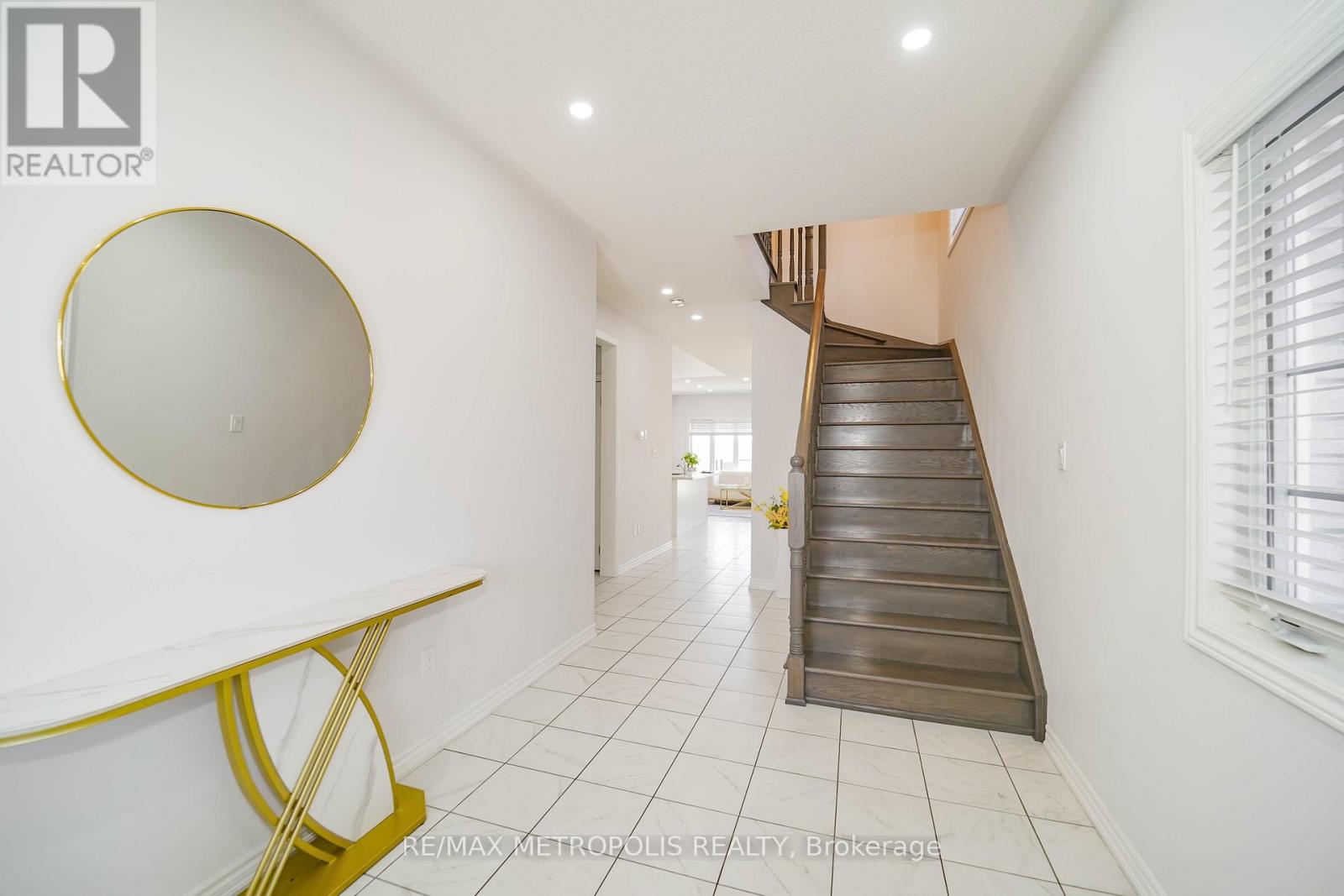 22 Haskins Crescent, Georgina, Ontario  L4P 0H4 - Photo 2 - N13150896