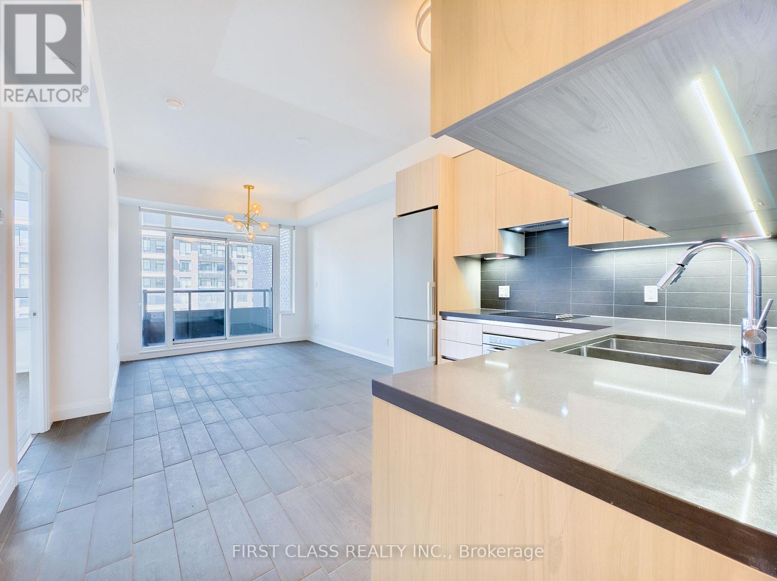 731 - 15 Water Walk Drive, Markham, Ontario  L6G 0G2 - Photo 11 - N13151002