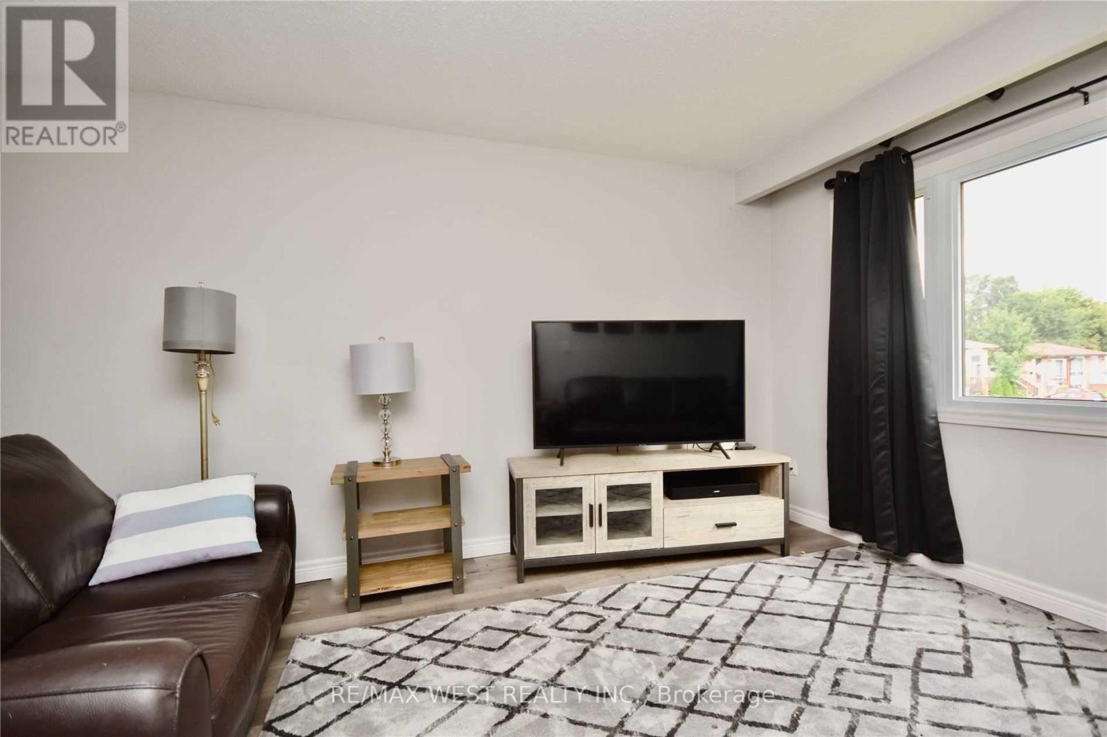 77 Carlton Road, Barrie, Ontario  L4M 5K8 - Photo 10 - S13150998