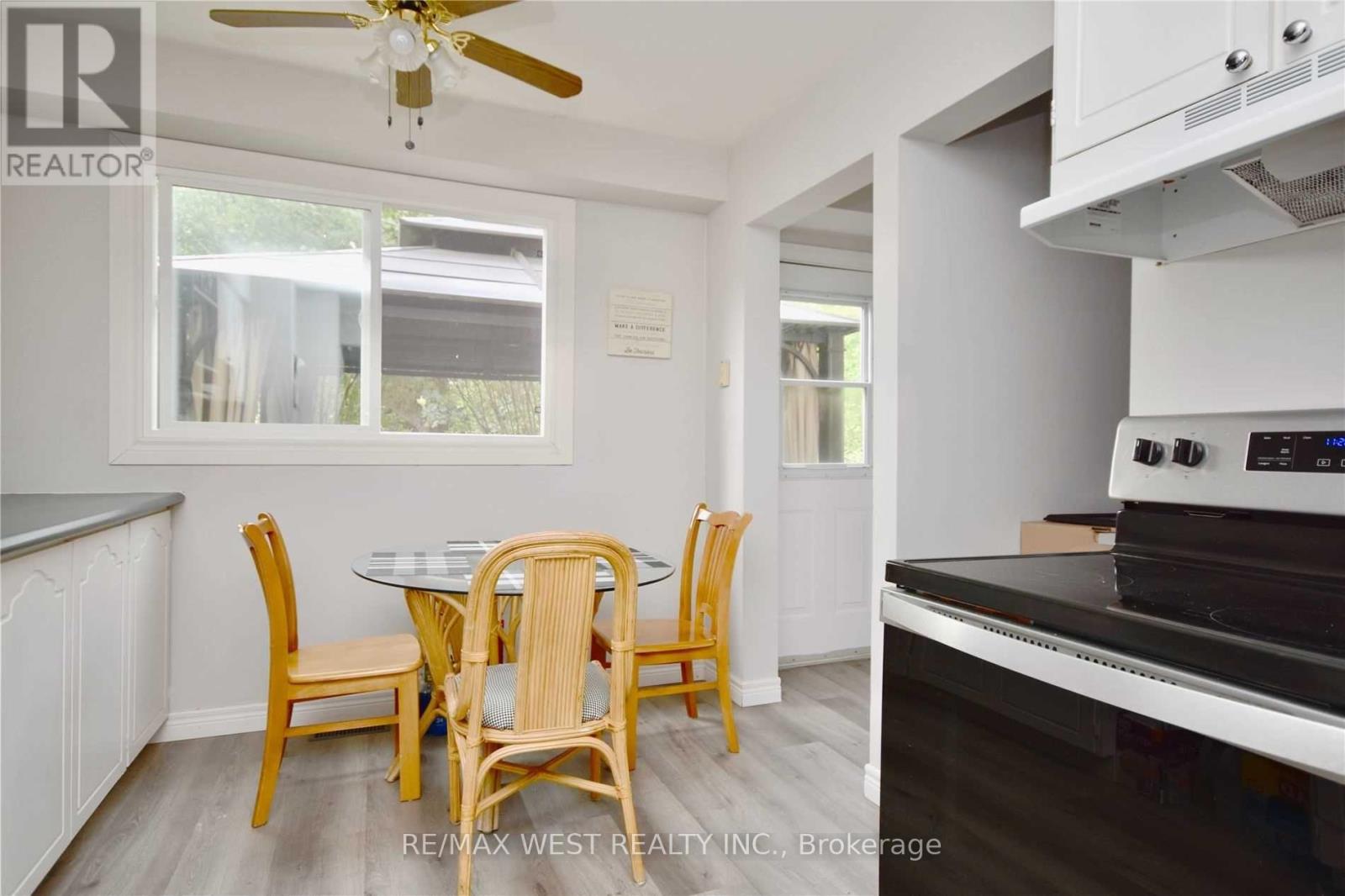 77 Carlton Road, Barrie, Ontario  L4M 5K8 - Photo 3 - S13150998