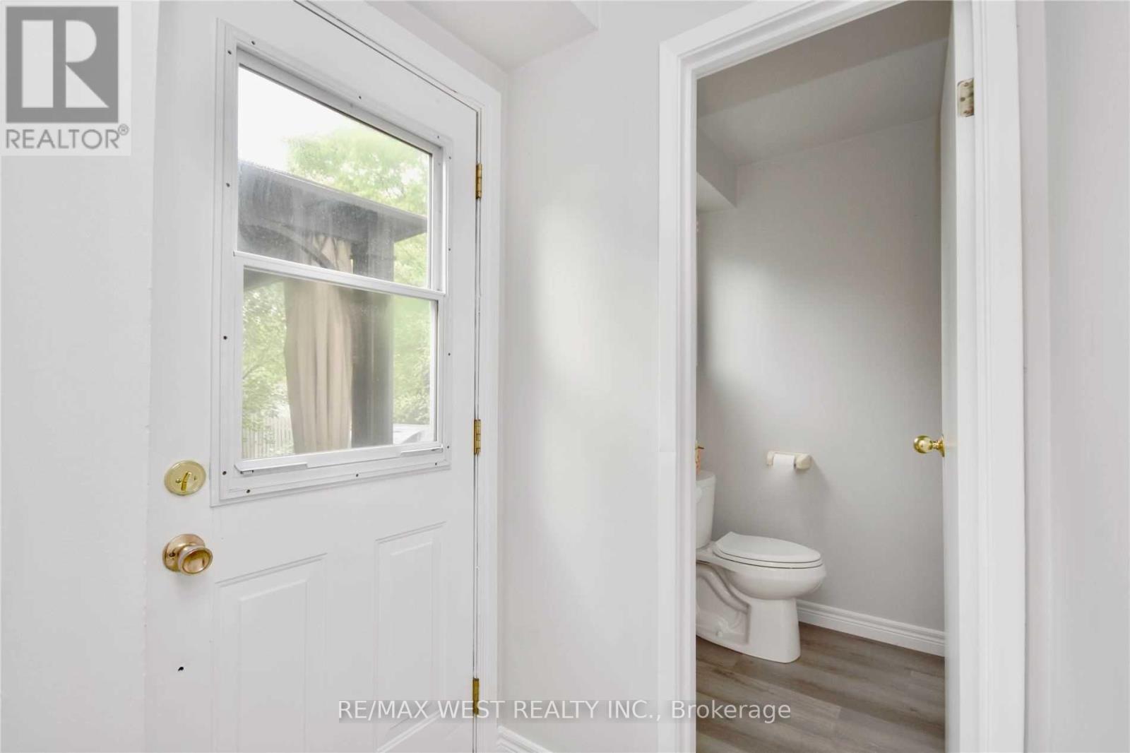 77 Carlton Road, Barrie, Ontario  L4M 5K8 - Photo 7 - S13150998