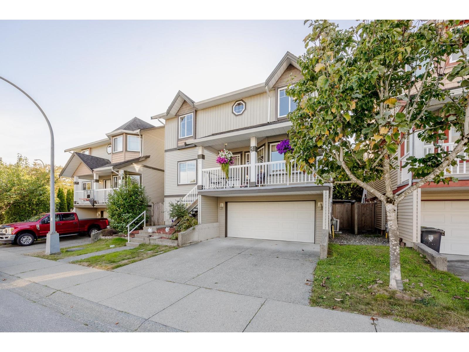 6615 205 Street, Langley, British Columbia  V1Y 2X8 - Photo 2 - R3102366