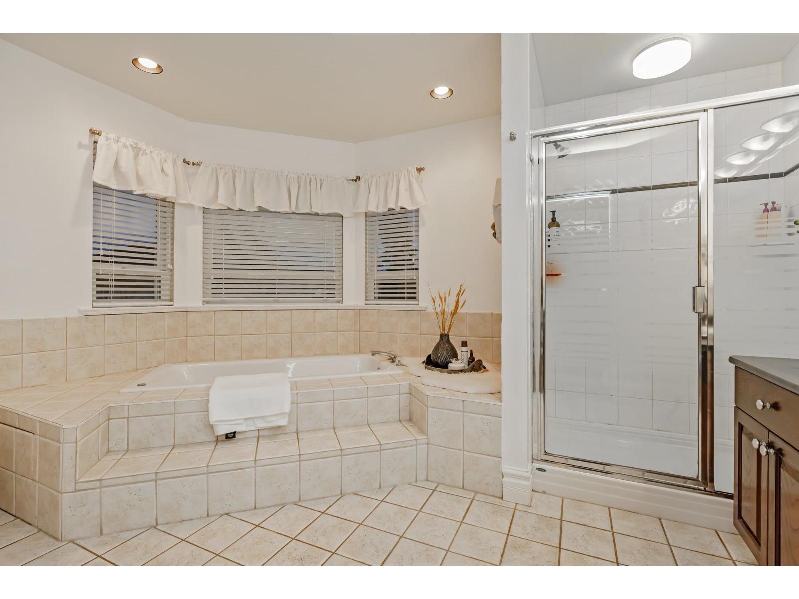 34743 Pakenham Place, Mission, British Columbia  V2V 7A6 - Photo 17 - R3125647