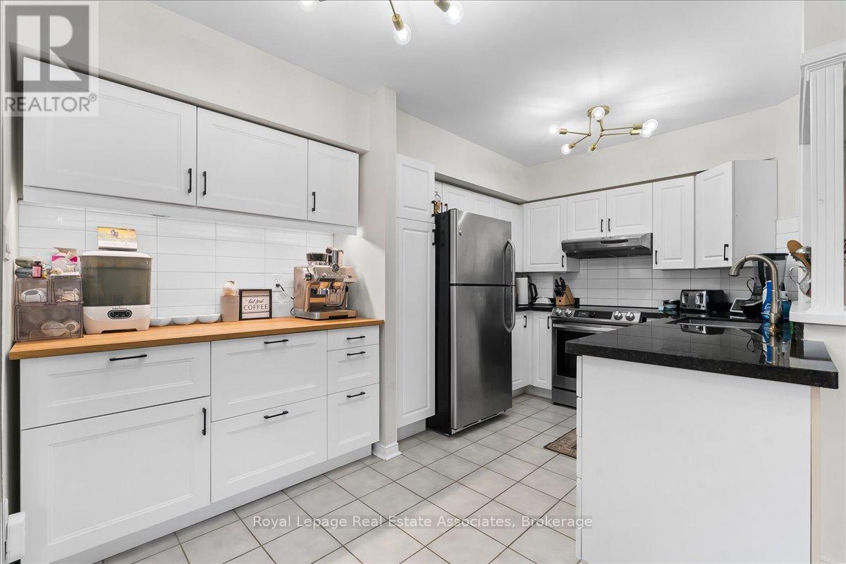 5 - 1241 Parkwest Place, Mississauga, Ontario L5E 3J3 - Photo 3 - W13150912