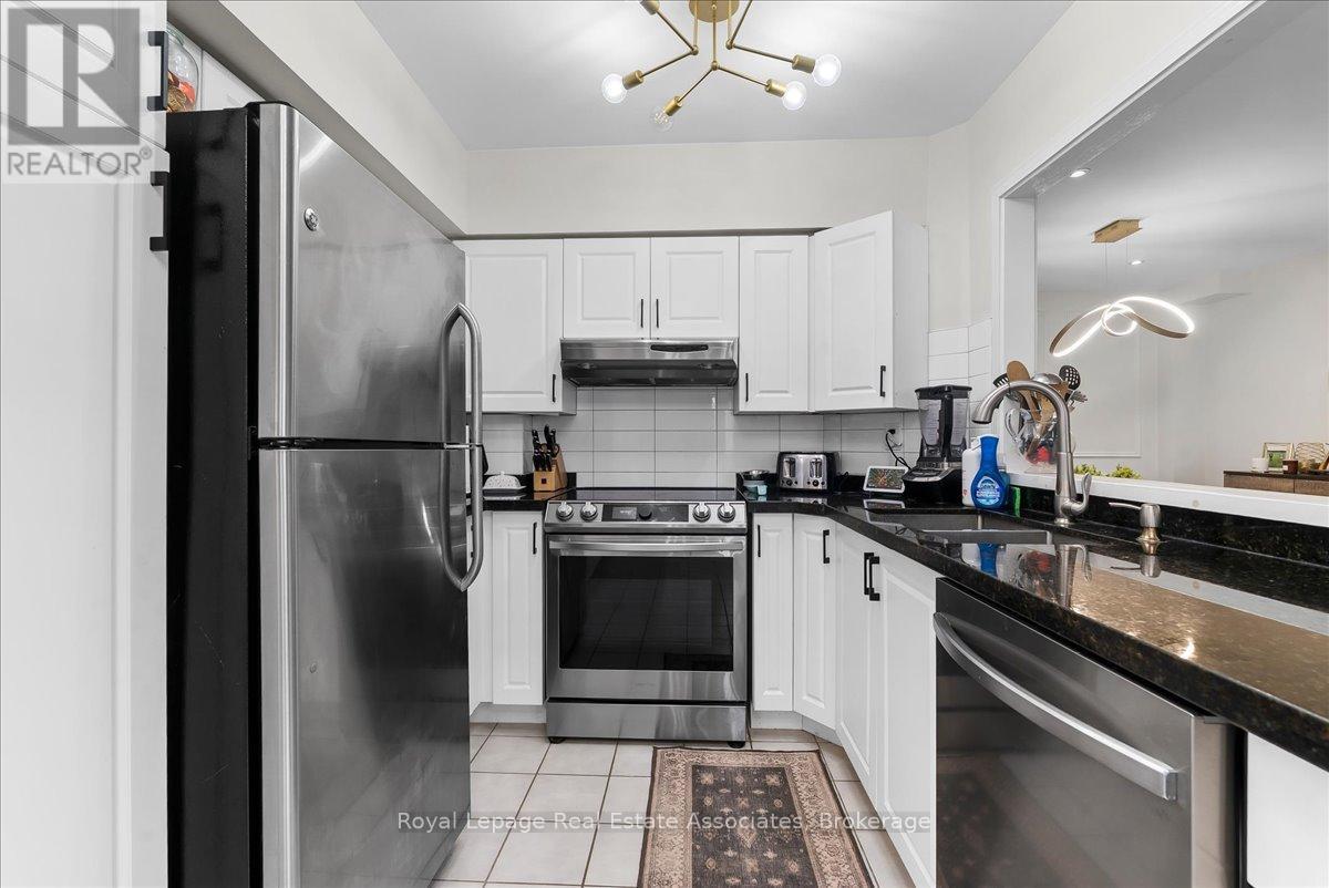 5 - 1241 Parkwest Place, Mississauga, Ontario L5E 3J3 - Photo 4 - W13150912