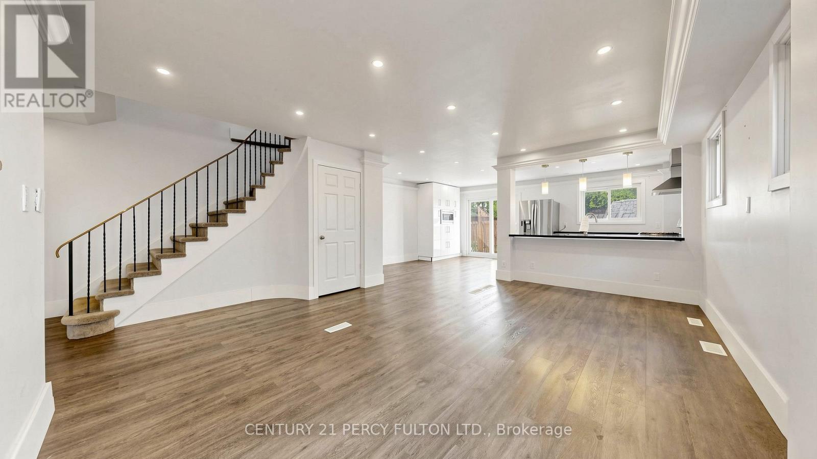 780 Galloway Crescent, Mississauga, Ontario  L5C 3T9 - Photo 4 - W13150918
