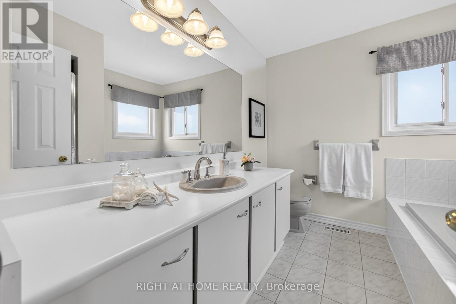17 Eaton Street, Halton Hills, Ontario  L7G 5L4 - Photo 19 - W13150934