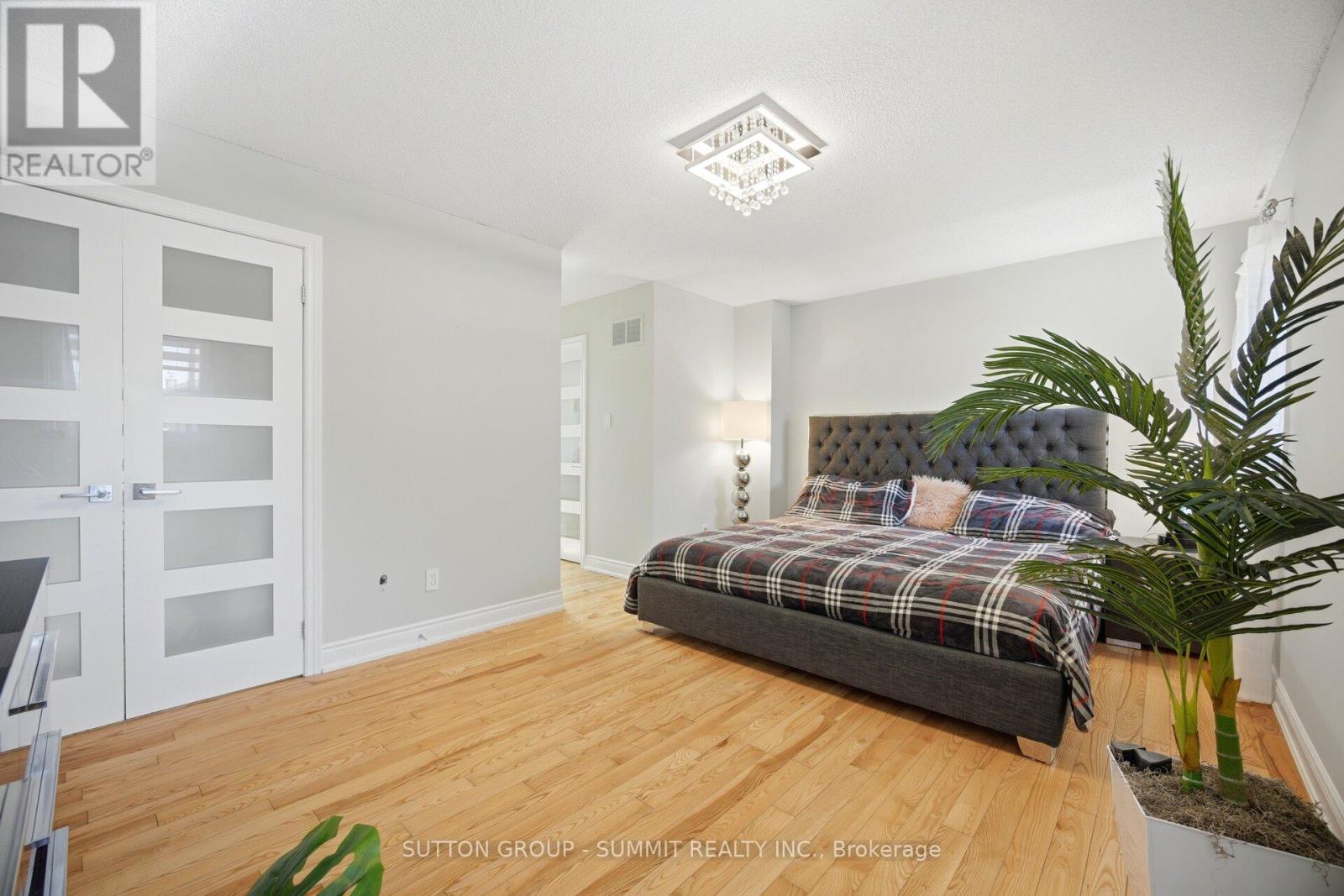 1390 Astrella Crescent, Mississauga, Ontario  L5M 4Z8 - Photo 18 - W13150974