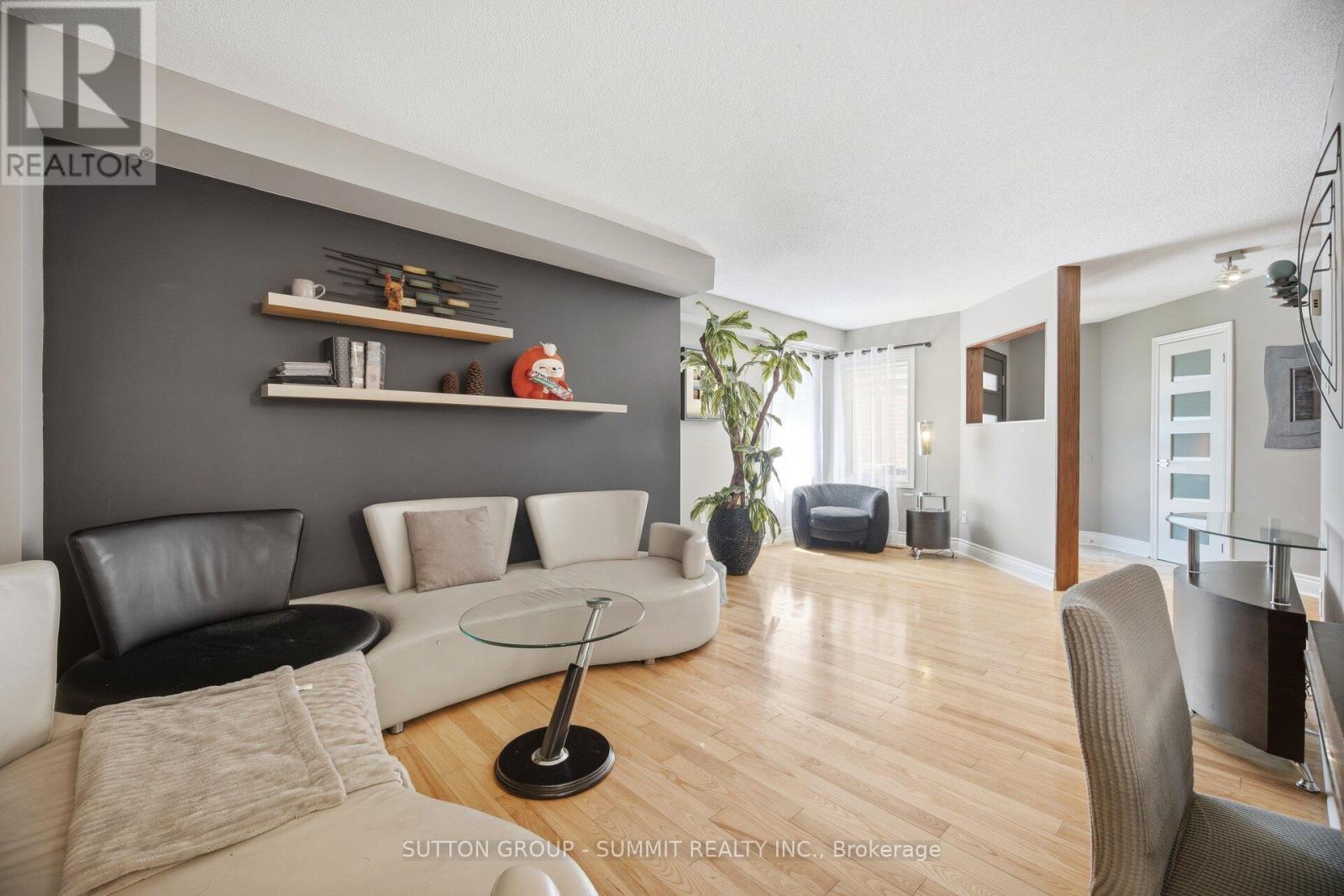 1390 Astrella Crescent, Mississauga, Ontario  L5M 4Z8 - Photo 2 - W13150974