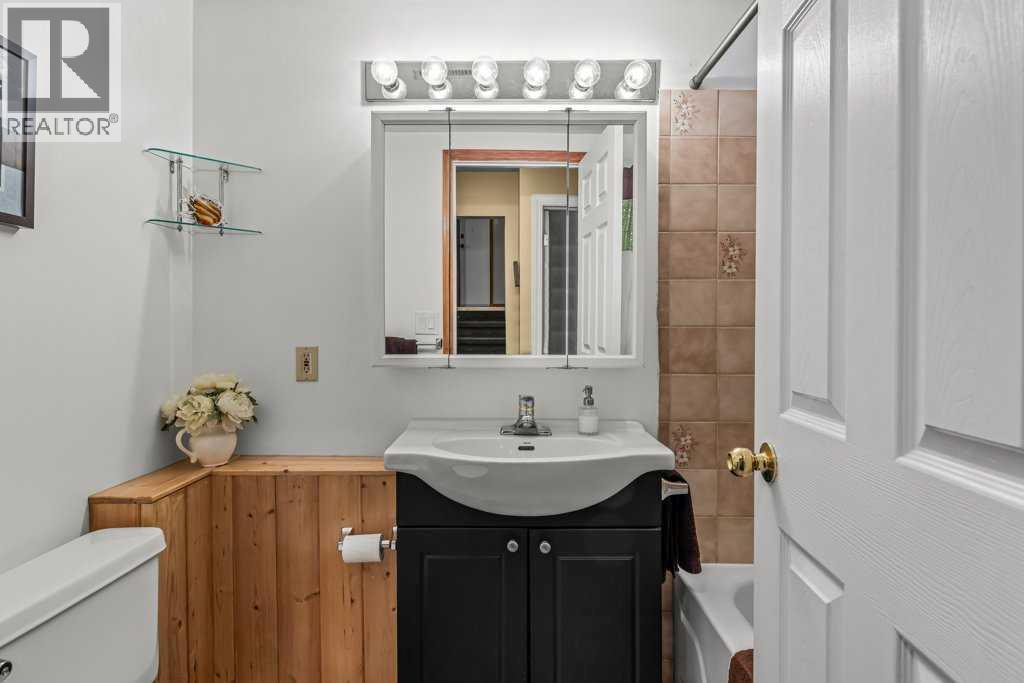 146 Cougar Point Road, Canmore, Alberta  T1W 1A1 - Photo 34 - A2312969