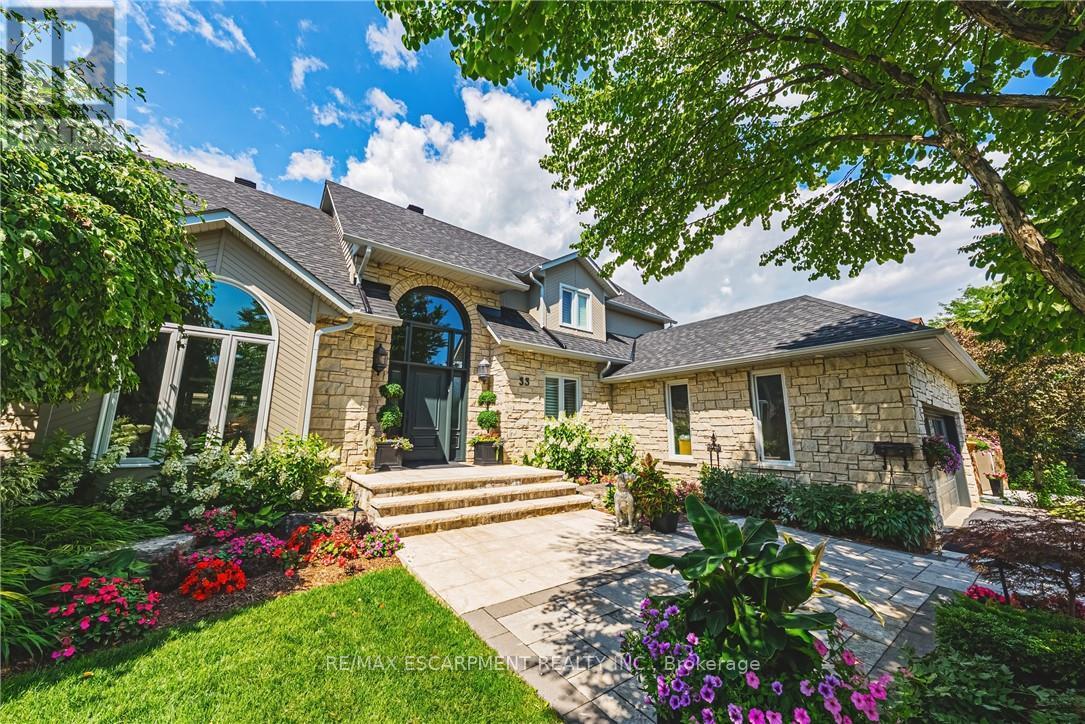 33 Golfview Crescent, Hamilton, Ontario  L9H 6V1 - Photo 2 - X13150964