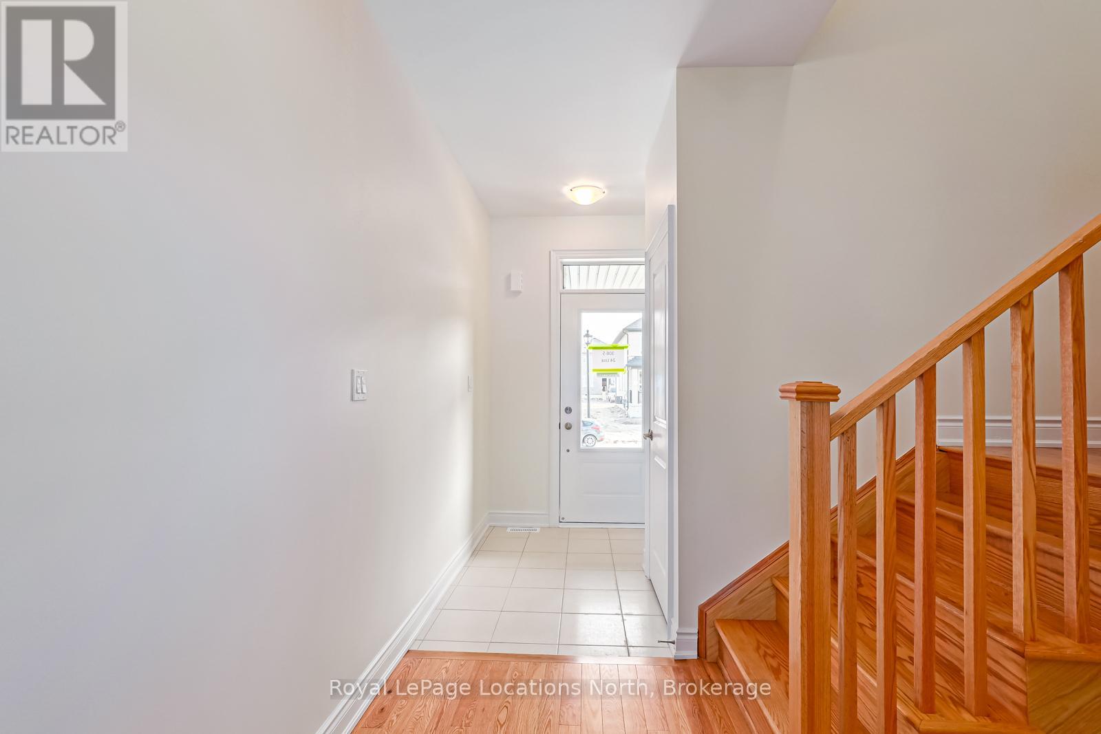 24 Lisa Street, Wasaga Beach, Ontario L9Y 0K8 - Photo 2 - S13151374