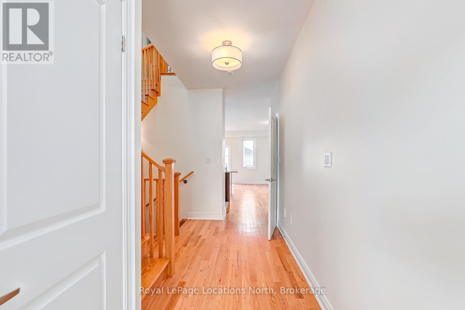24 Lisa Street, Wasaga Beach, Ontario L9Y 0K8 - Photo 3 - S13151374