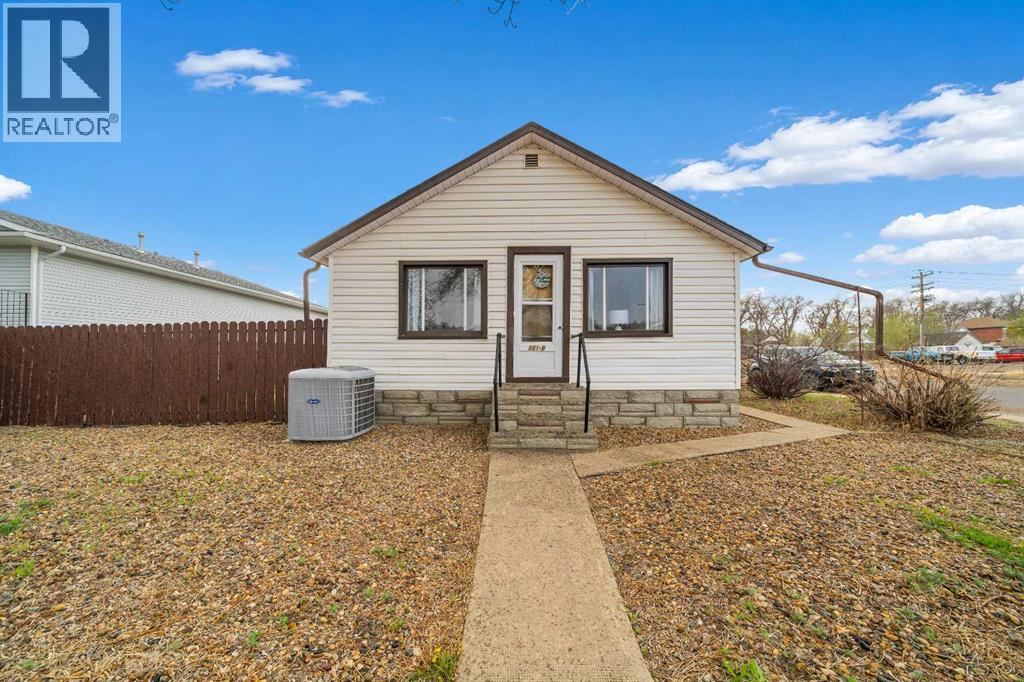 801b 2 Street SE, Medicine Hat, Alberta  T1A 0E7 - Photo 2 - A2309627