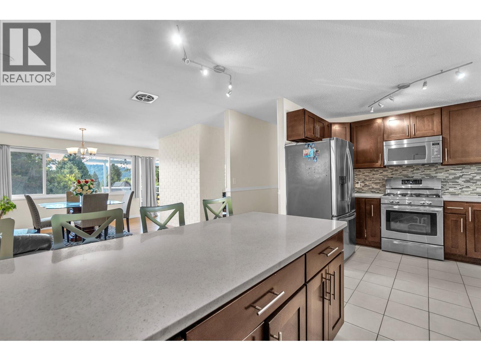 693 Plymouth Drive, North Vancouver, British Columbia  V7H 2H5 - Photo 4 - R3125637