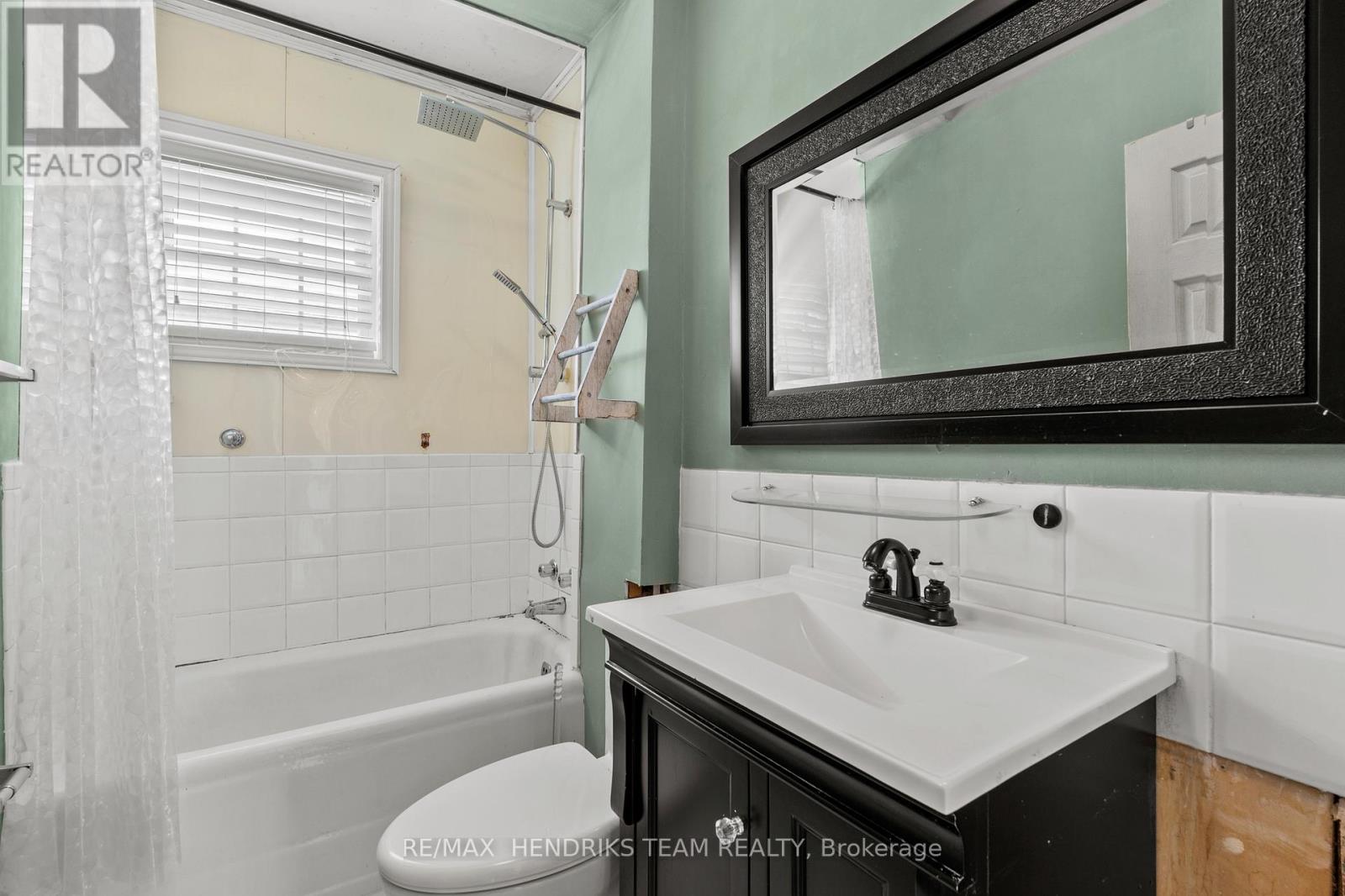 10 Peachdale Avenue, St. Catharines, Ontario  L2M 5M3 - Photo 22 - X13151098
