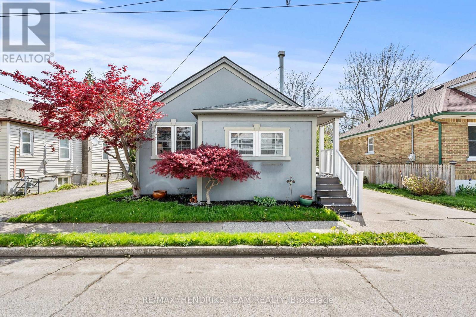 10 Peachdale Avenue, St. Catharines, Ontario  L2M 5M3 - Photo 4 - X13151098