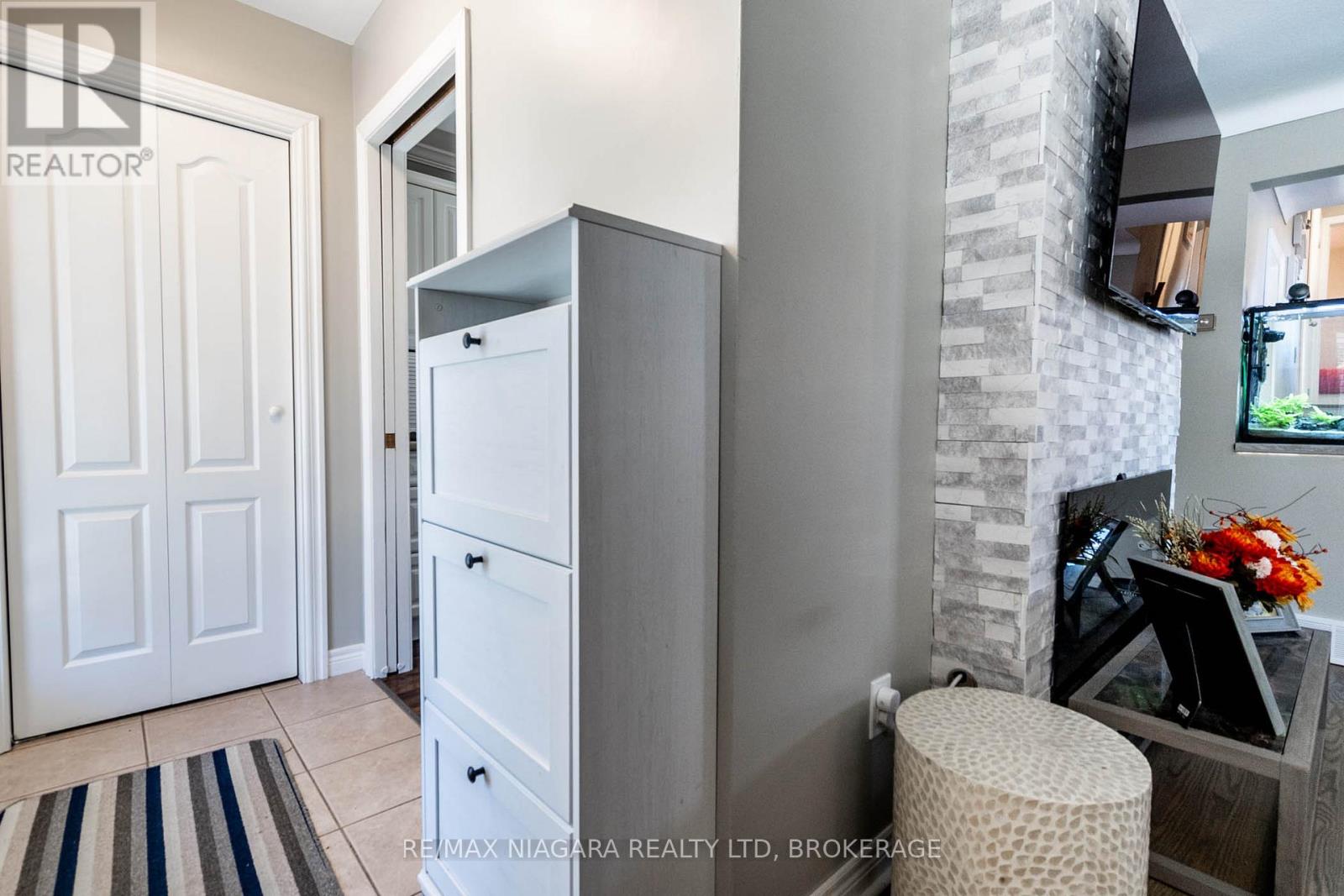 63 Windward Street, St. Catharines (Carlton/bunting), Ontario L2M 4B9 - Photo 2 - X13151376