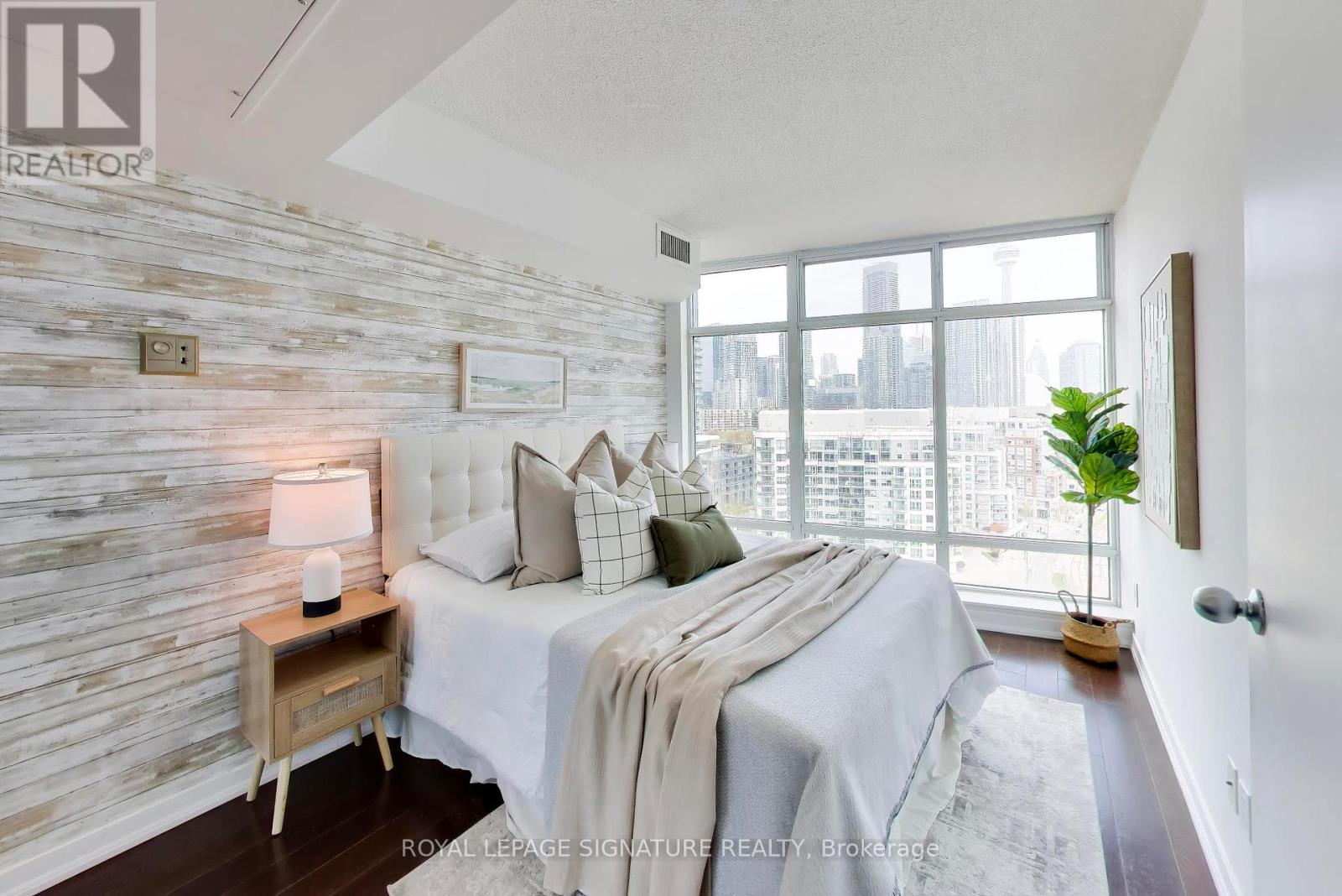 1807 - 650 Queens Quay W, Toronto, Ontario  M5V 2Y7 - Photo 13 - C13151144