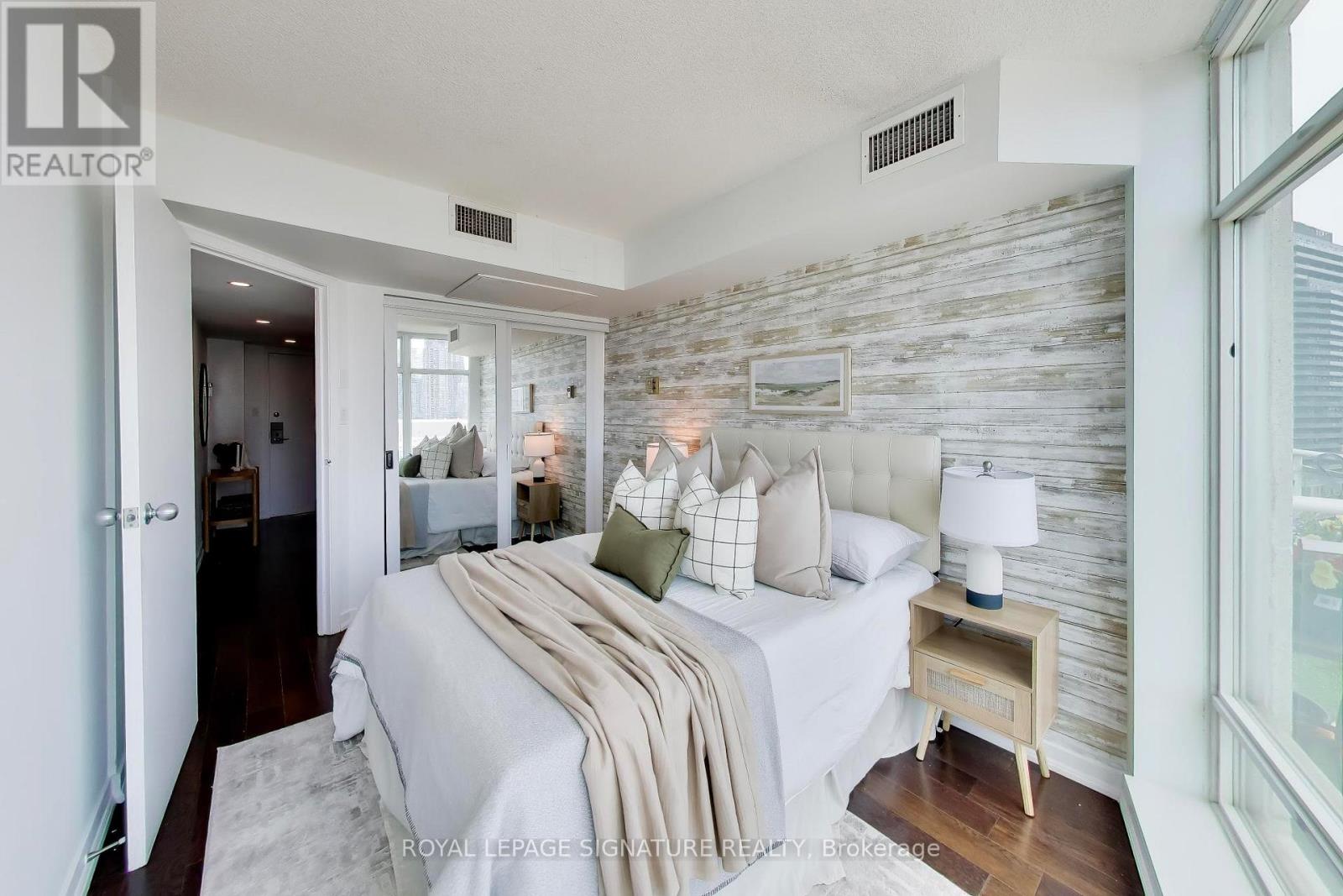 1807 - 650 Queens Quay W, Toronto, Ontario  M5V 2Y7 - Photo 14 - C13151144