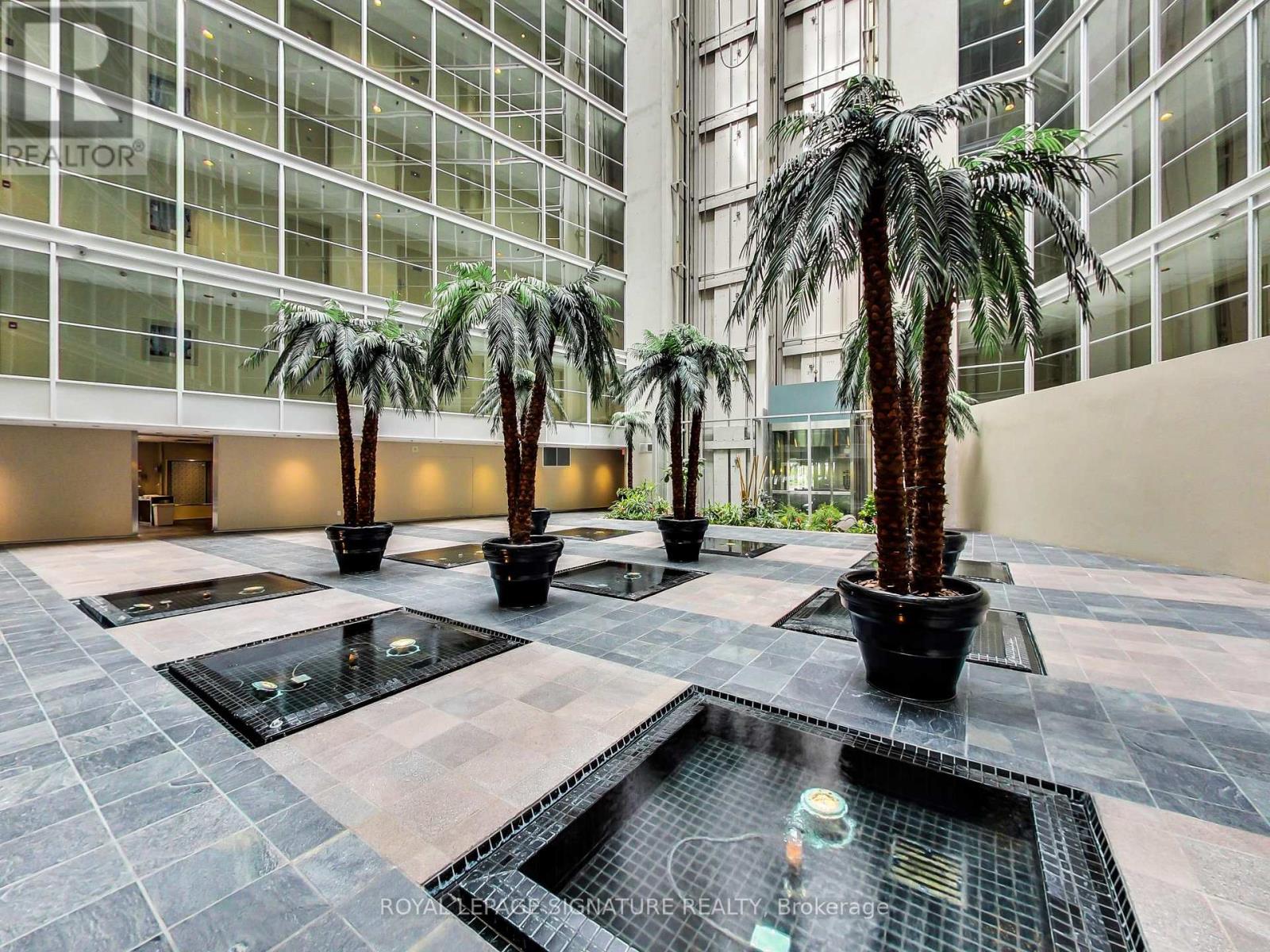 1807 - 650 Queens Quay W, Toronto, Ontario  M5V 2Y7 - Photo 4 - C13151144