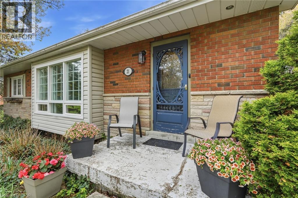 21 Brian Boulevard, Waterdown, Ontario  L8B 0C7 - Photo 3 - 40830422