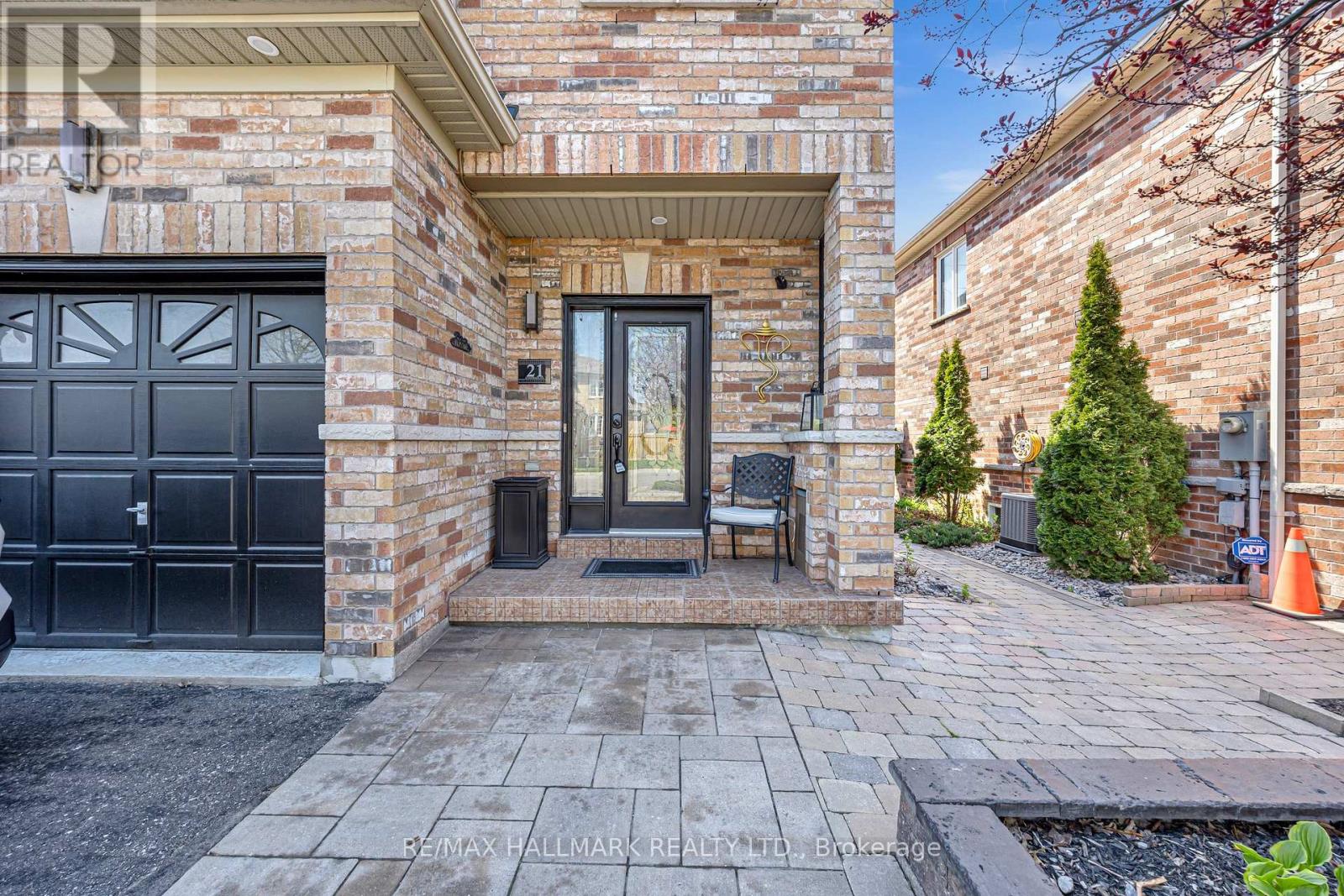 21 Summerside Avenue, Whitby, Ontario  L1R 0G3 - Photo 2 - E13151080