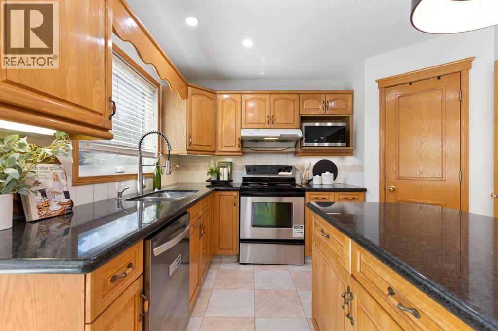 136 Schubert Hill NW, Calgary, Alberta  T3L 1X2 - Photo 12 - A2310822