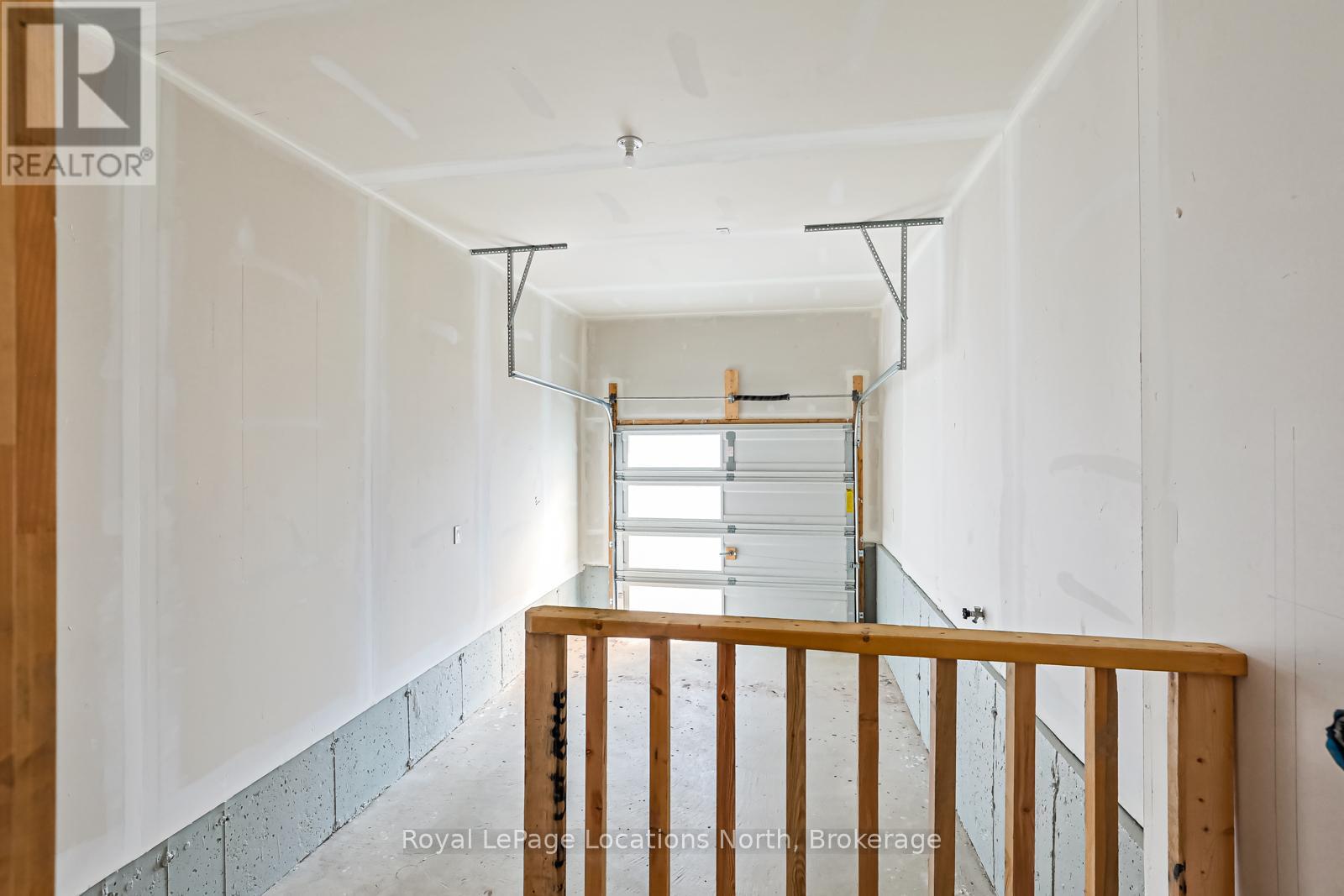 24 Lisa Street, Wasaga Beach, Ontario L9Y 0K8 - Photo 33 - S13151374
