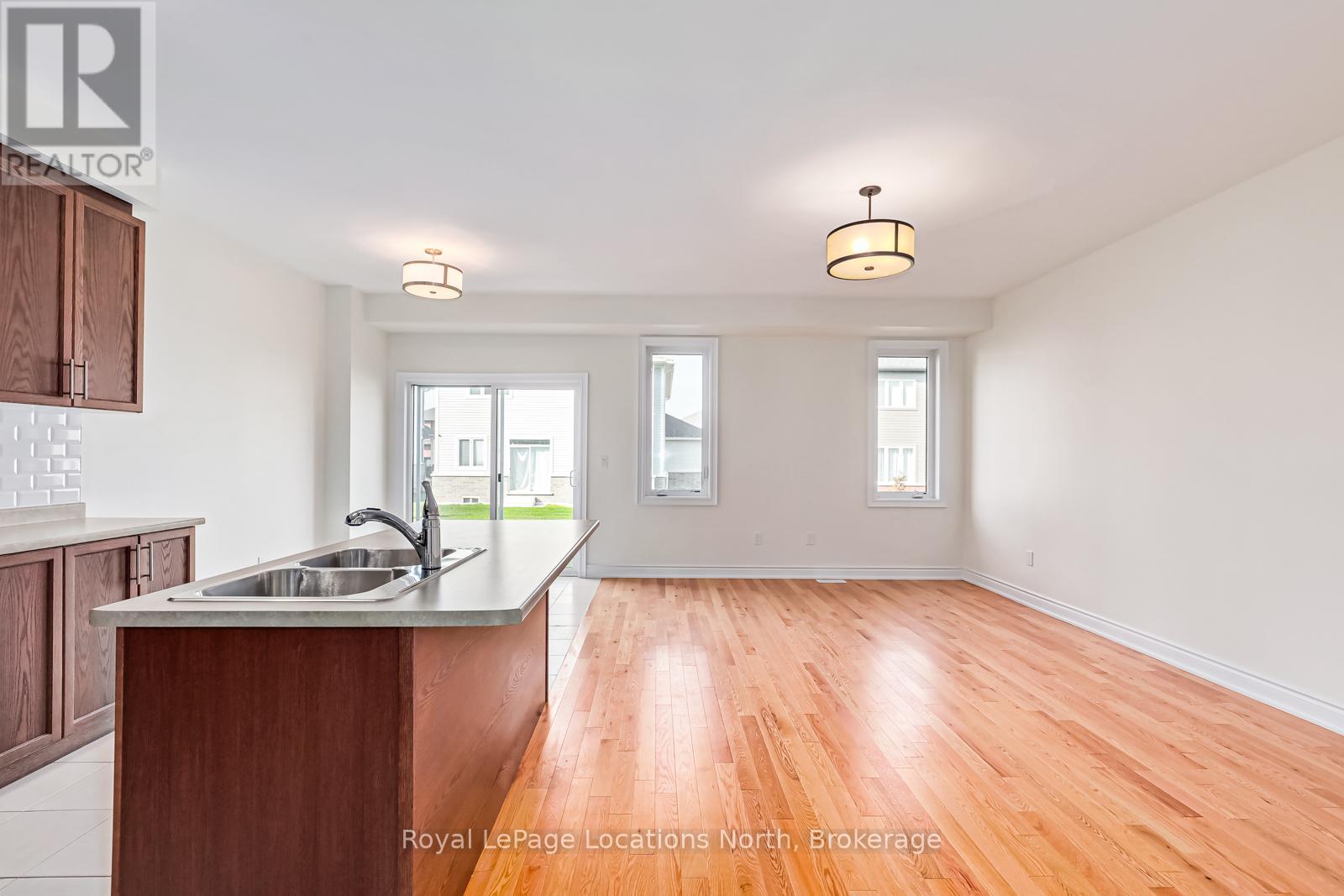 24 Lisa Street, Wasaga Beach, Ontario L9Y 0K8 - Photo 5 - S13151374