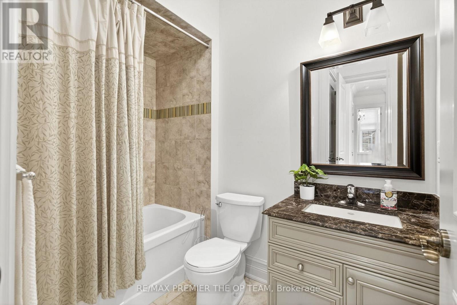 24 Grand Vellore Crescent, Vaughan, Ontario  L4H 0N8 - Photo 22 - N13151178