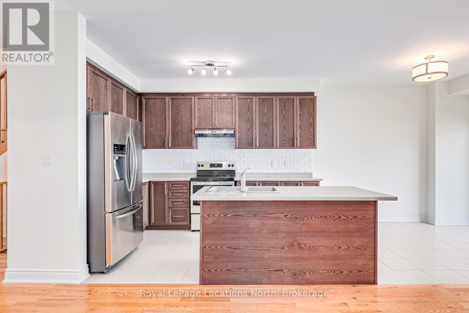 24 Lisa Street, Wasaga Beach, Ontario L9Y 0K8 - Photo 8 - S13151374