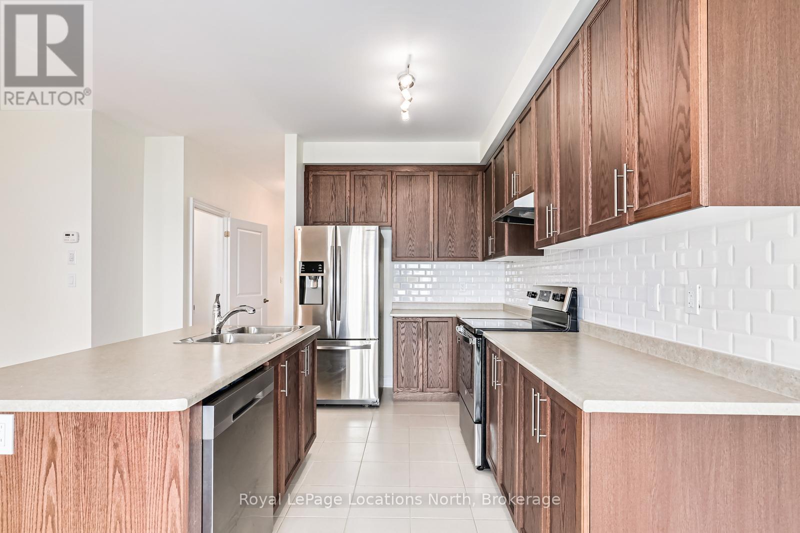 24 Lisa Street, Wasaga Beach, Ontario L9Y 0K8 - Photo 7 - S13151374